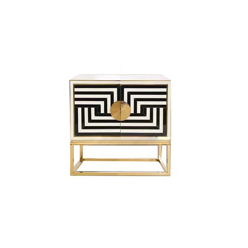 Модернистский черно-белый полосатый стеклянный дверной шкаф от Jonathan Adler