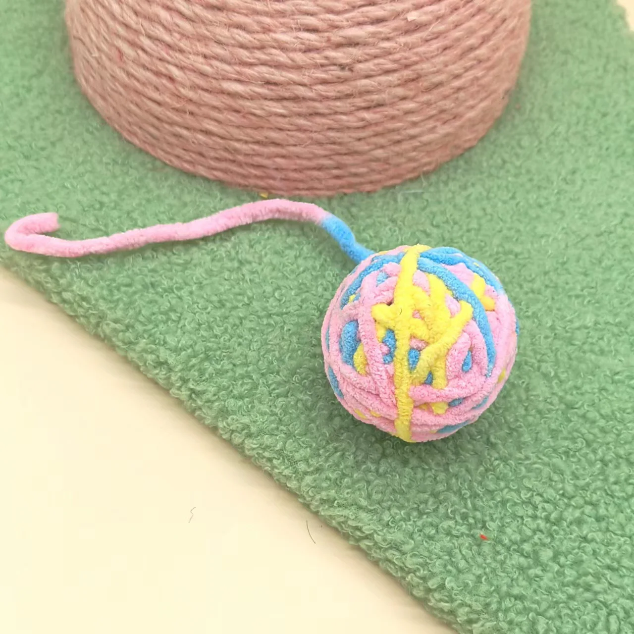 Wholesale Indoor Cats Interactive Playing Kitten Toys Yarn Balls Cat Toys Balls with Bell and String