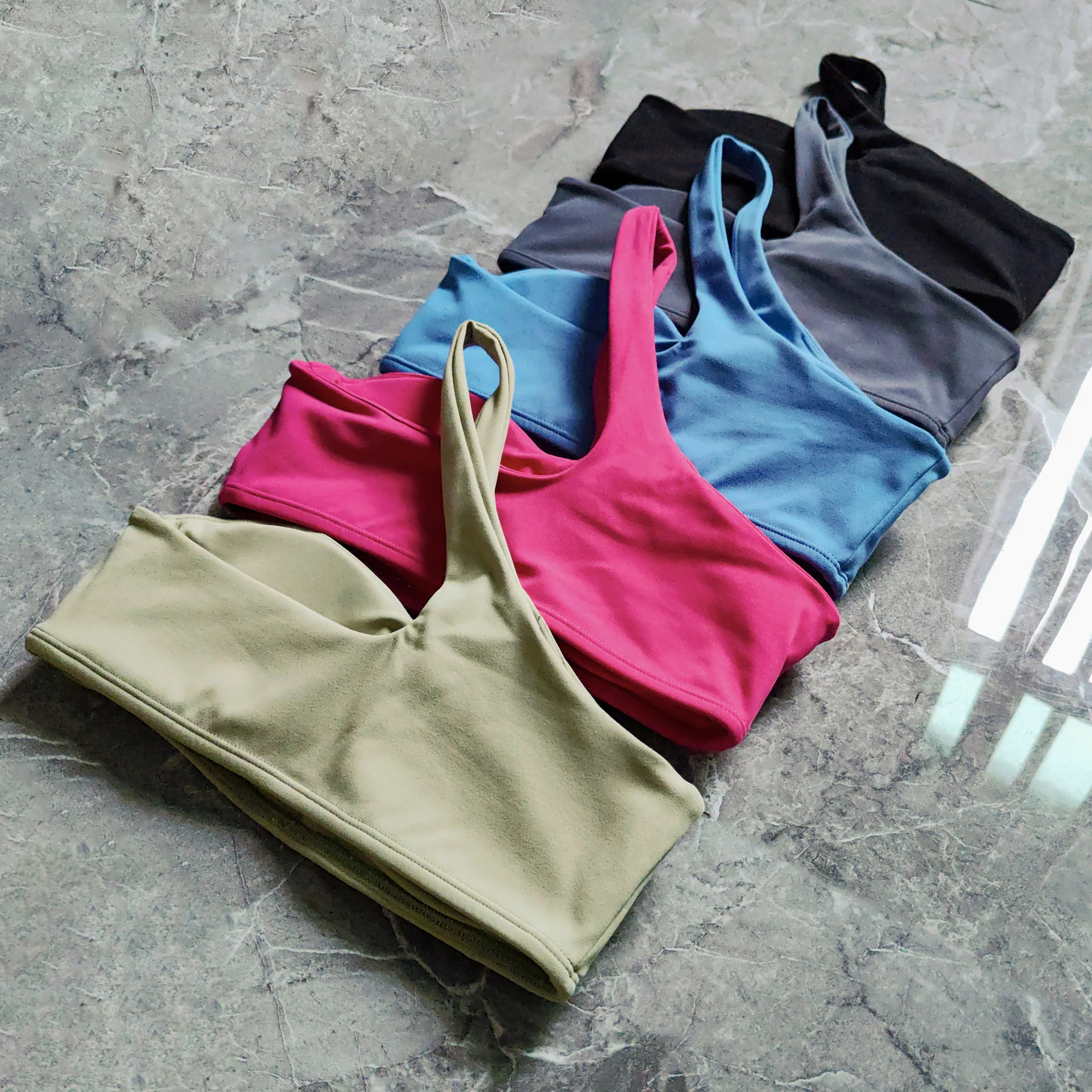 New Arrivals Women Yoga Bra Top Removable Padded One Shoulder Sports Bra Custom LOGO Gym Wear Gym Bra