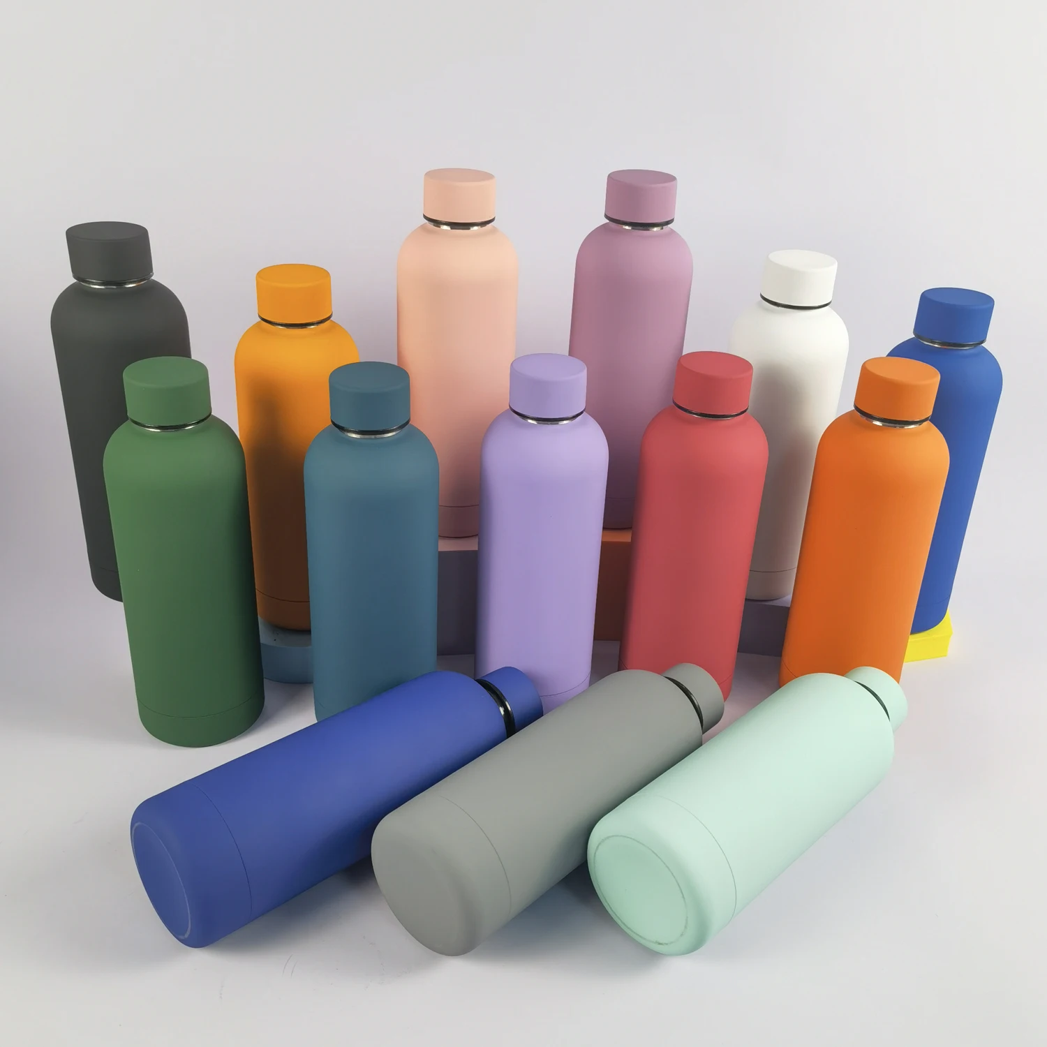 Custom insulated double wall thermos flask 500ML soft rubber paint small mouth stainless steel water bottle