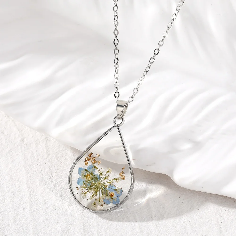 Transparent Glue Daisy Butterfly Pendant Necklace Plated White Gold Water Drop Shaped Colorful Dried Flower Necklace For Women