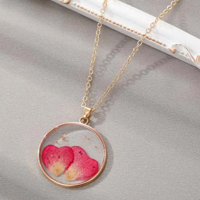 Resin dried flower pendant necklace Titanium steel gold round pendant necklace for women