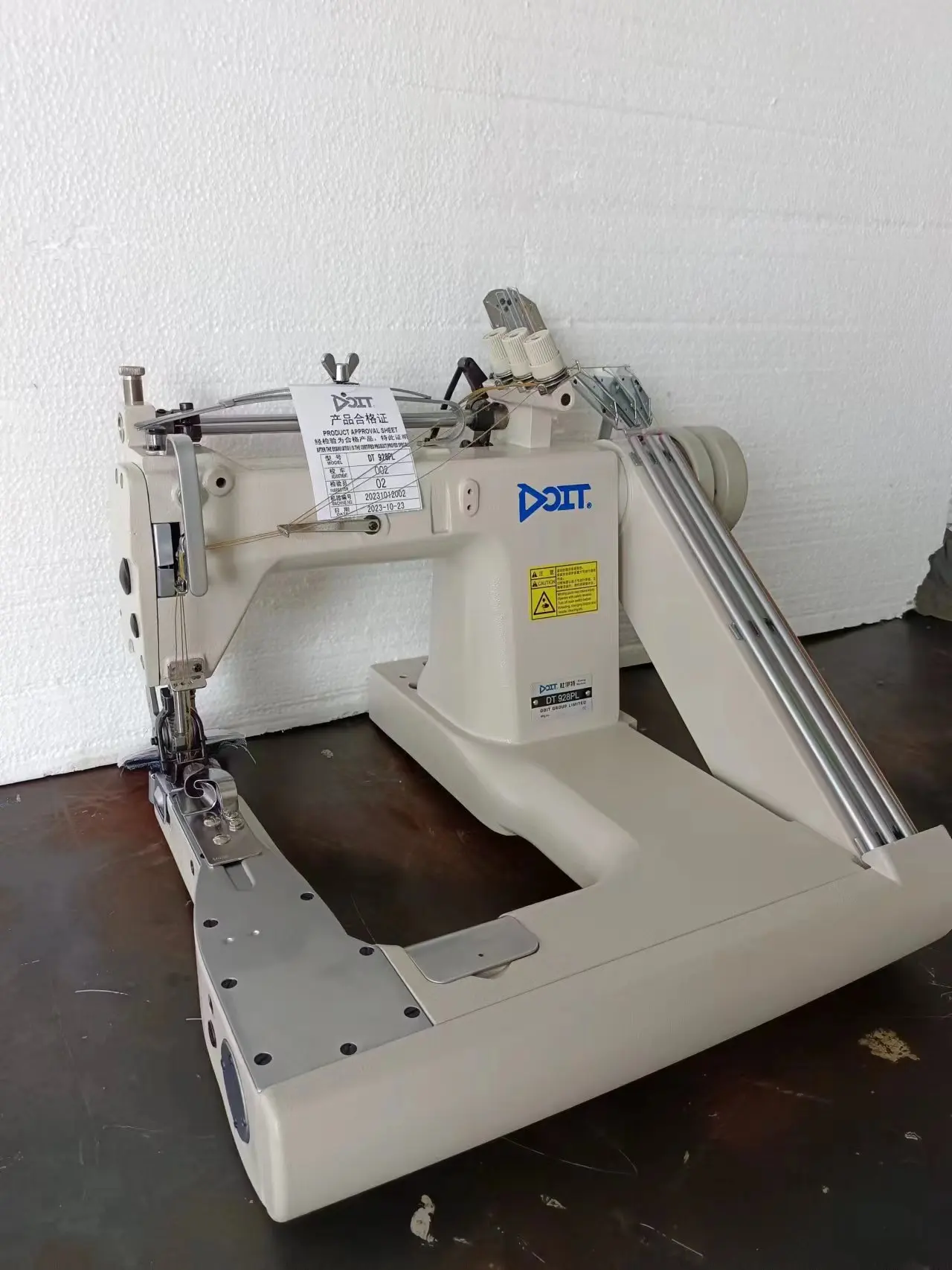 DT 927 High-Speed 2-Needle Feed-Off-The-Arm Chain Stitch Industrial Sewing Machines For Sale