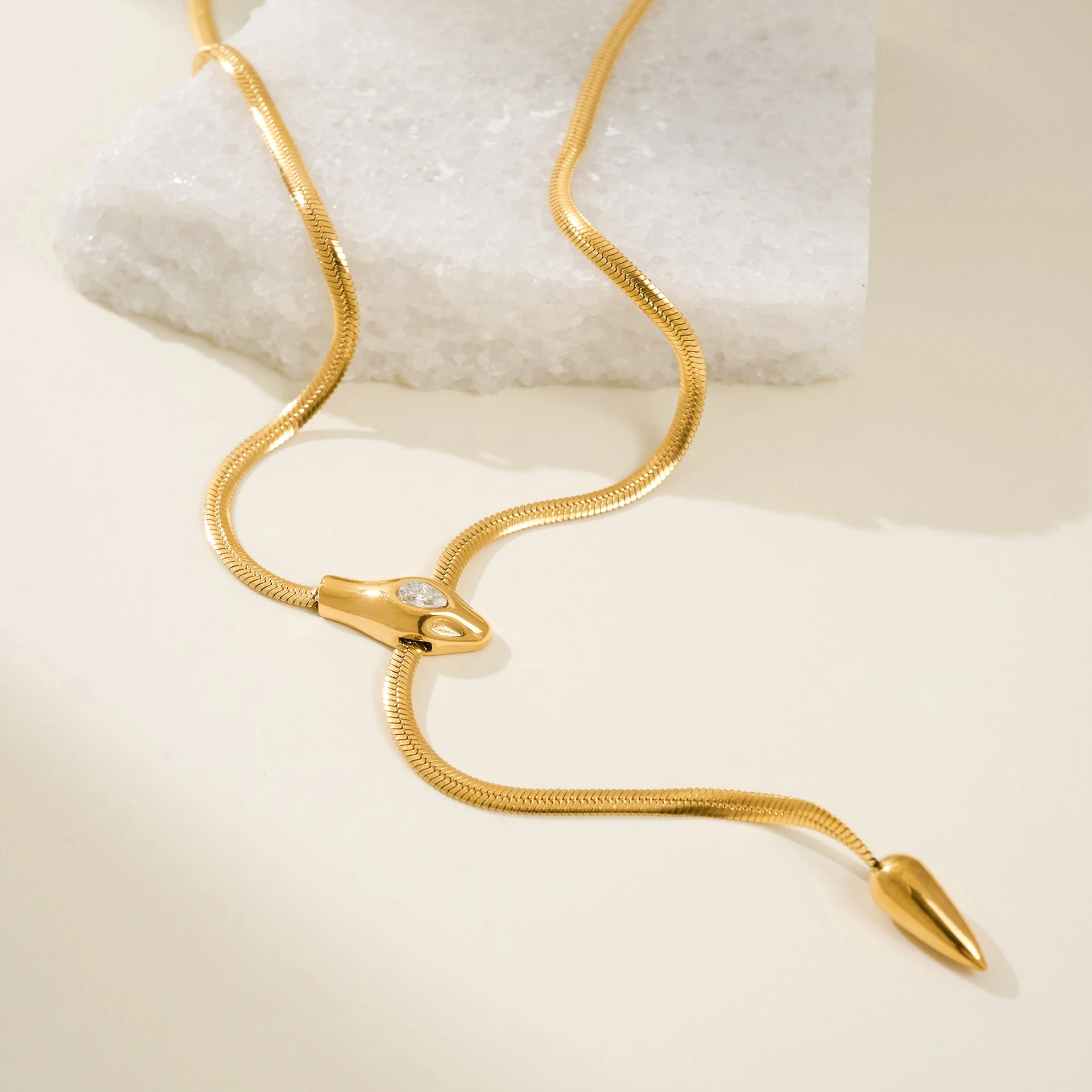 New Fashion INS 18K Gold Plated Stainless Steel Waterproof Snake Shaped Unique Snake Chain Necklace Luxury Women Jewelry