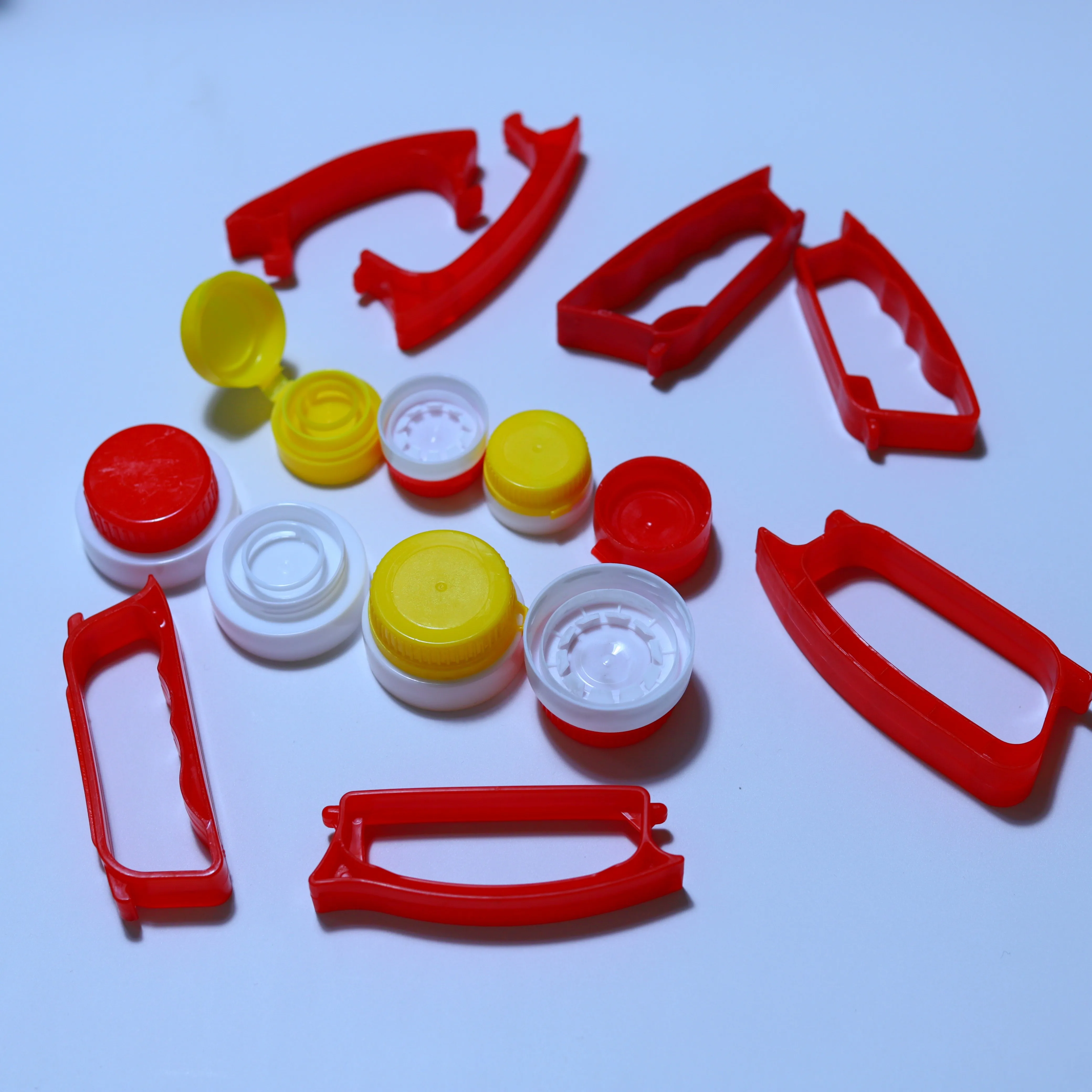 Customized Color 62mm Cooking Oil Preform 10 Liters Vegetable Oil Plastic Bottles 145 g PET Plastic Preform With Lids And Handle