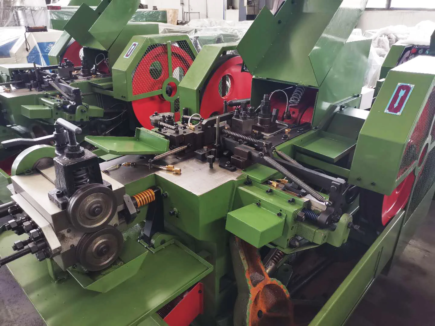 Half hollow rivet making machine semi-tubular rivets cold heading machinery