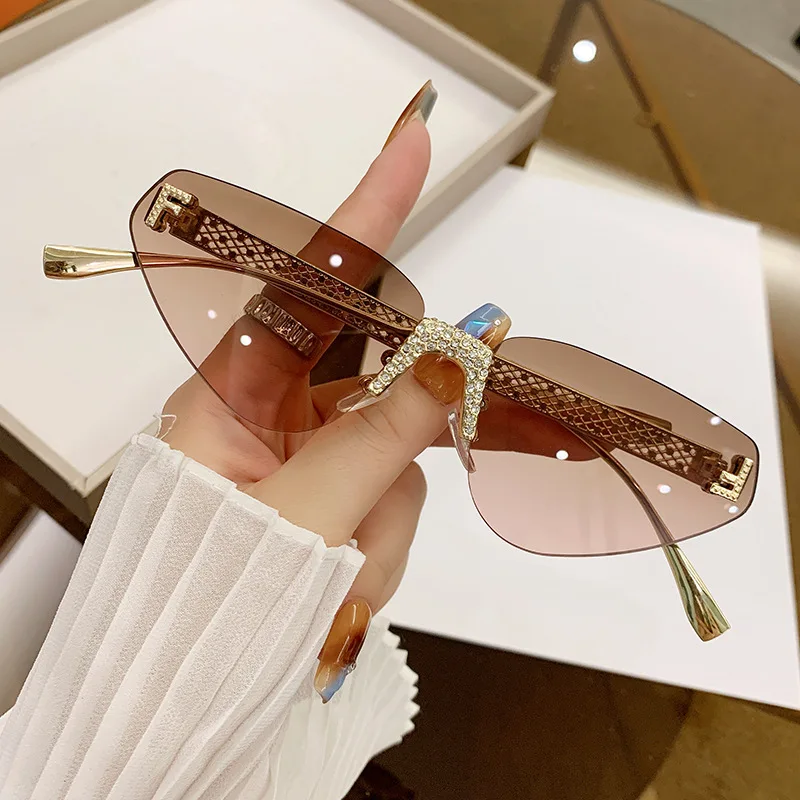 Rimless Rhinestones Punk Sunglasses Women 2024 Luxury Crystal F Letter Vintage Metal Small Frame Sun Glasses For Ladies Eyewear