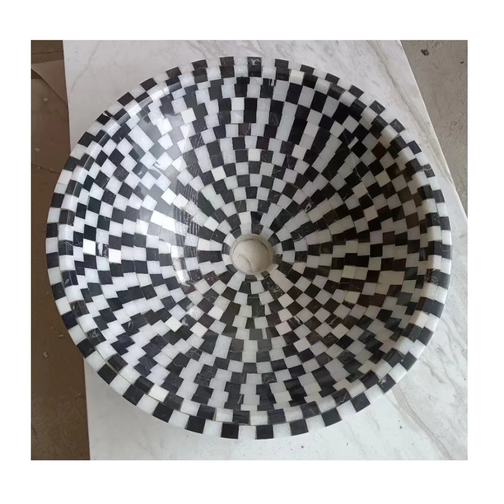 Черно-белая мозаичная раковина для мытья рук мраморная ванной комнаты