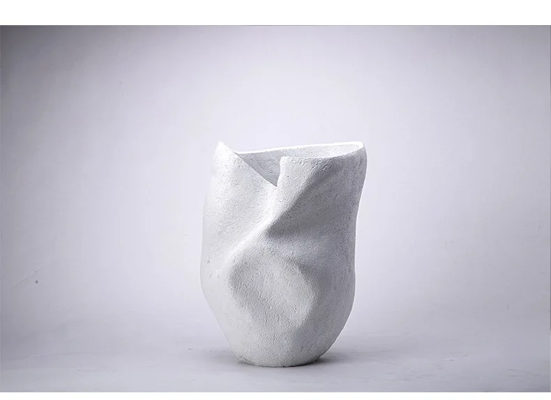 Contemporary Luxury White Resin Vase Abstract Irregular Design Modern Floor Accessory for Wedding Home Decor Dry Flower Display