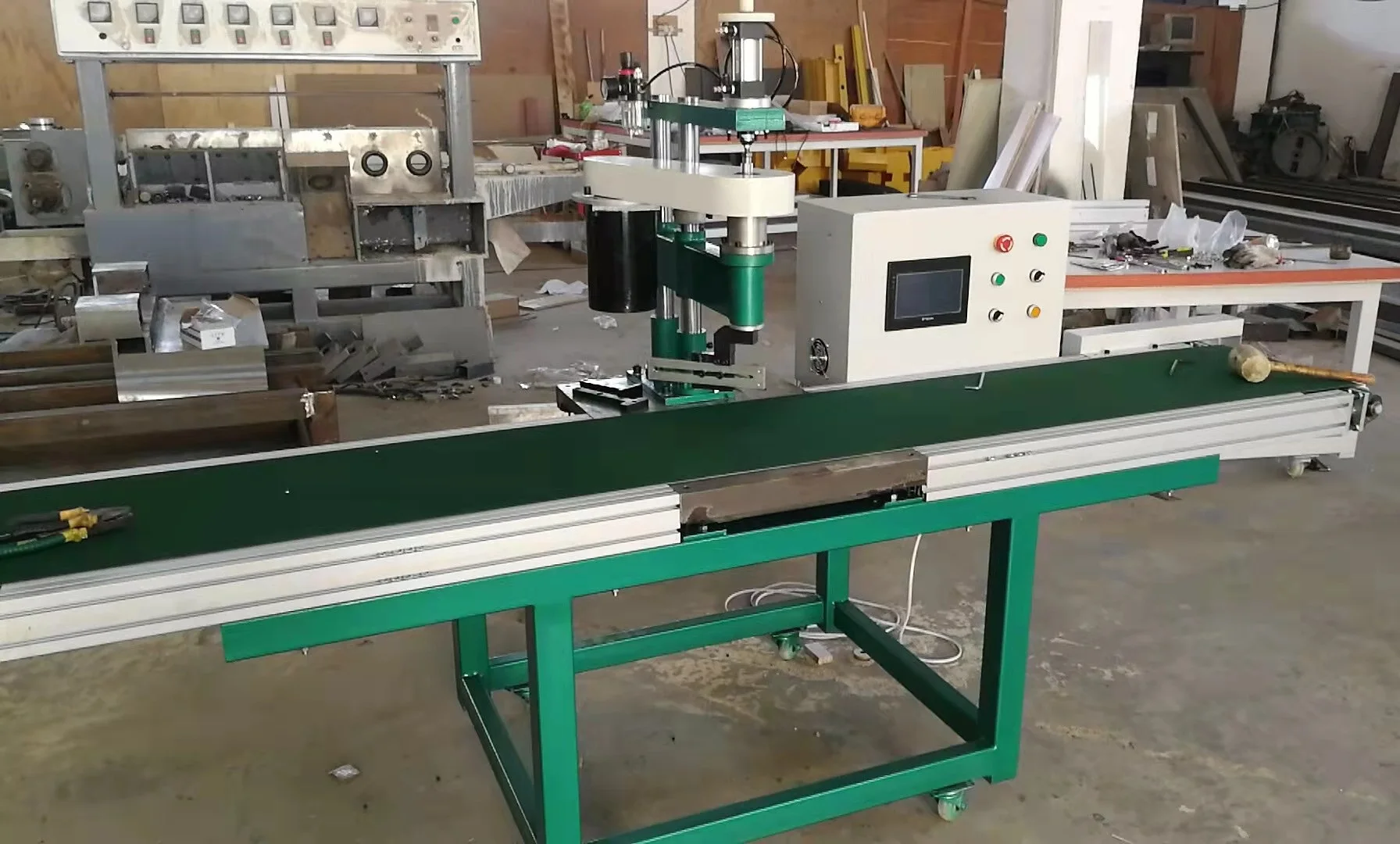 Circle Glass Cutting Machine Cut Glass Mirror to Round Shape With Convey Belt CNC Machinery Factory Price