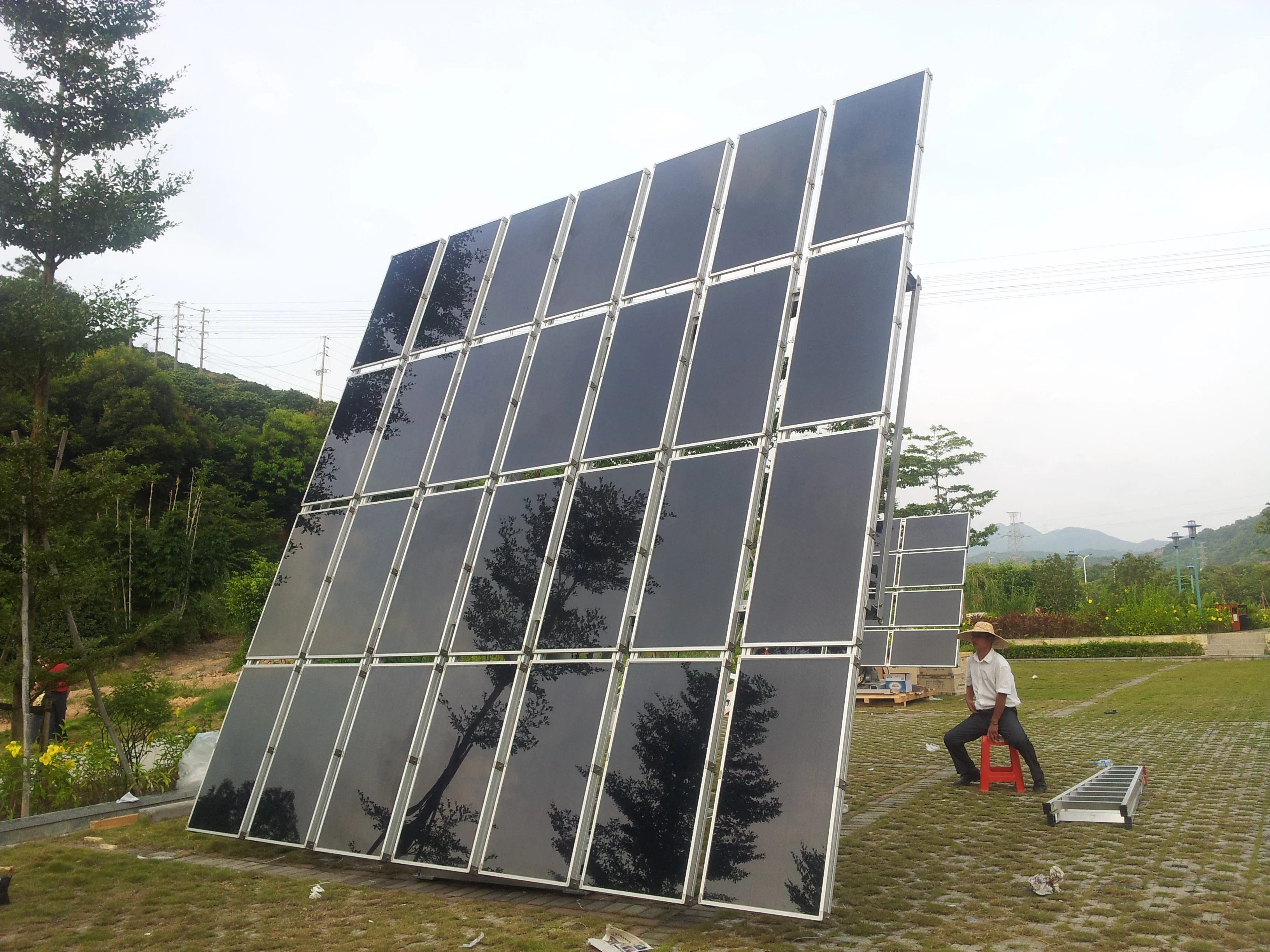 Off Grid Solar System Convenient 300W to 10KW Smart MPPT Adjustable No Battery Solar Tower Technology