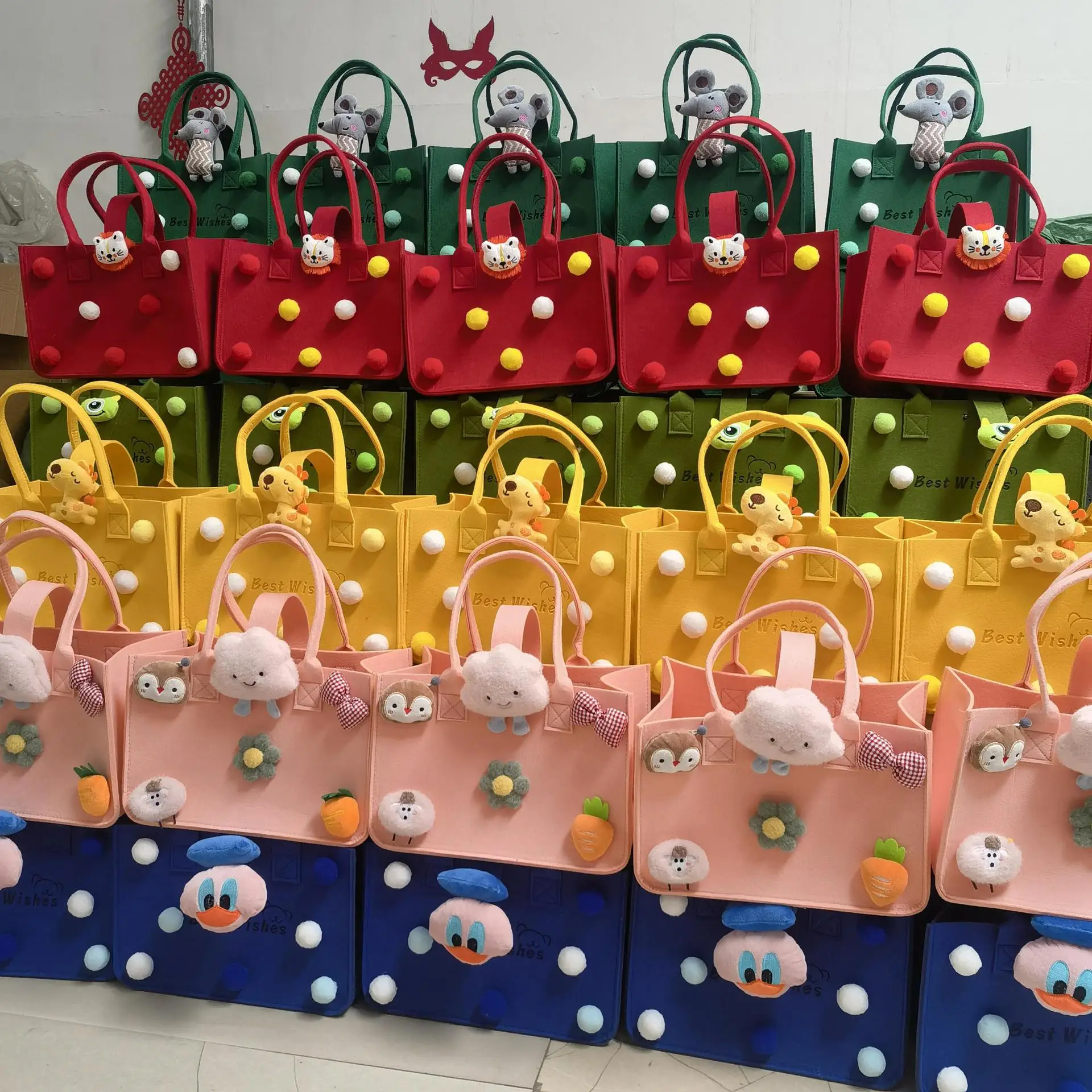 HOT sales felt fabric children cartoon handbag with cartoon dolls