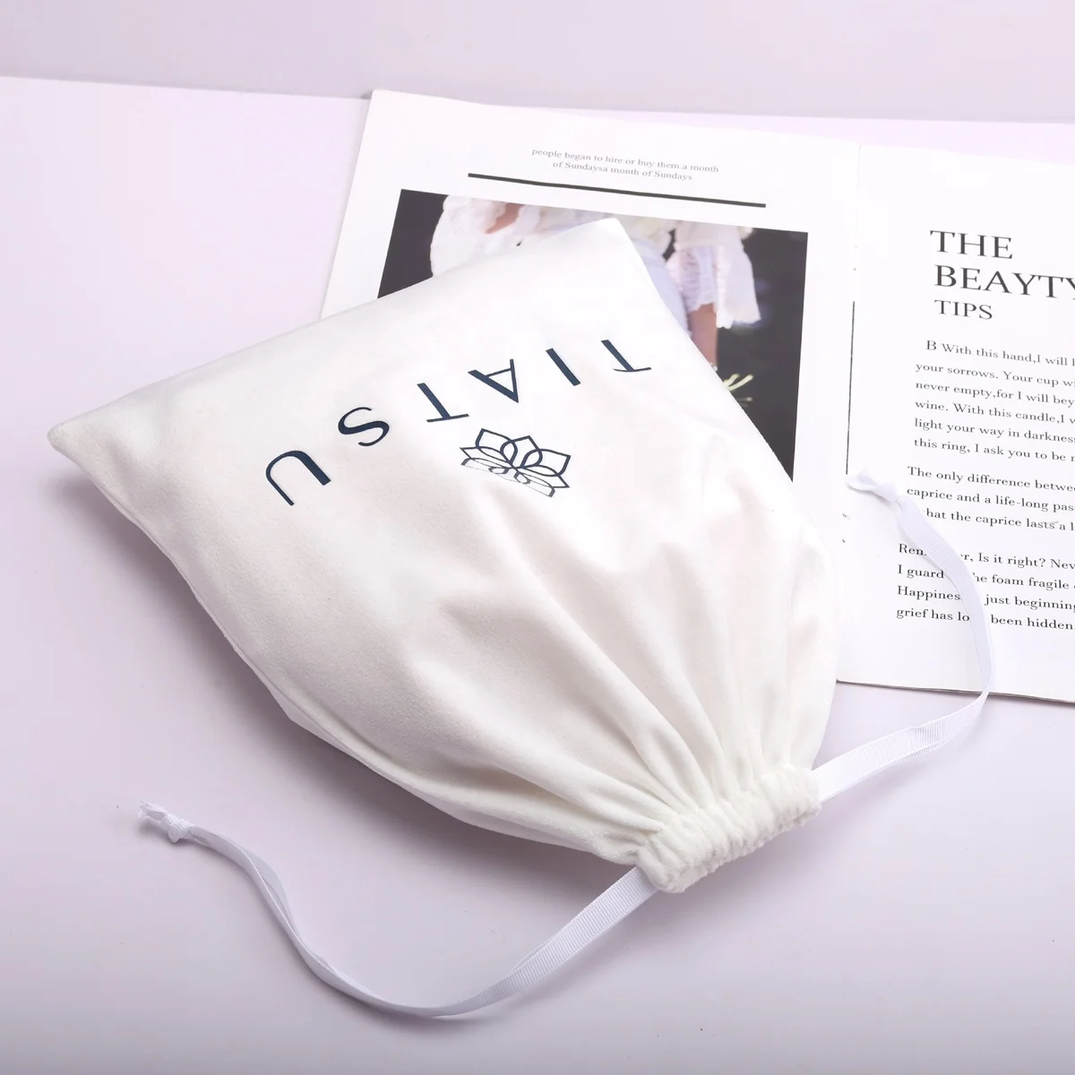 Custom Logo Printing White Velvet Drawstring Dust Sock Shoe Pouch Reusable Plush Flannel Shopping Velvet Bag