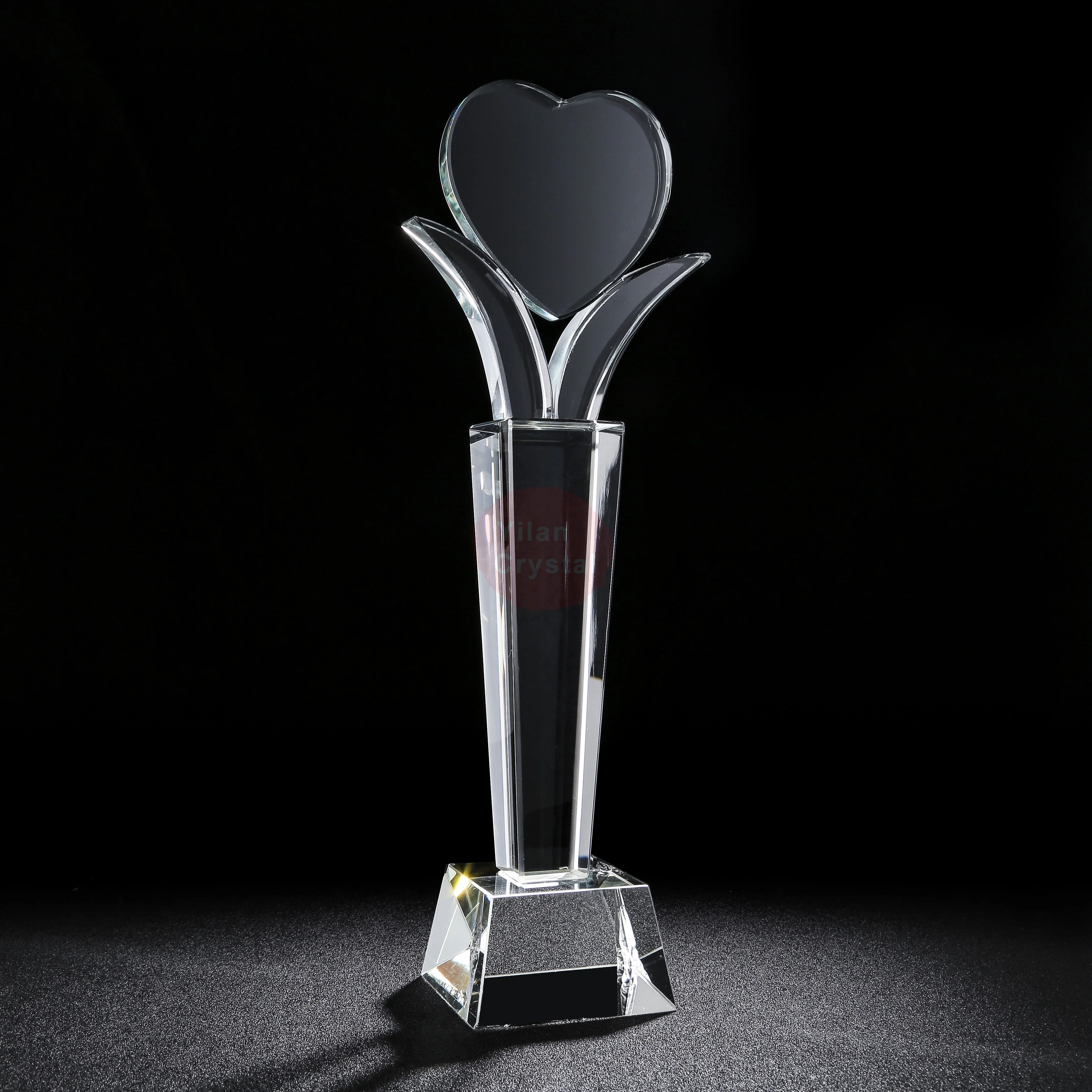 Хрустальный трофей на заказ в форме сердца с гравировкой