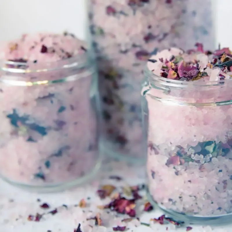 Хималайский солевой скраб для тела с лавандовым розовым лимонным ароматом на минеральной основе для удаления омертвевшей кожи для ванны и ухода за телом