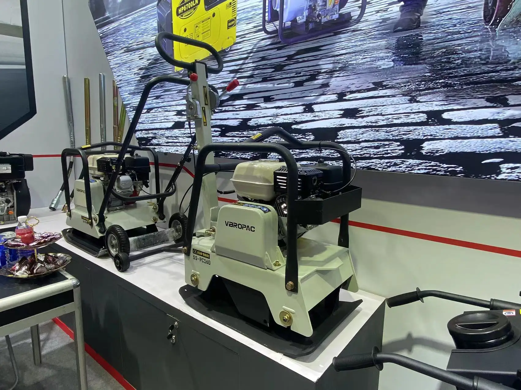 Hot selling plate compactor customize color light construction machine two way 25KN Reversible Vibrating Plate Compactor machine