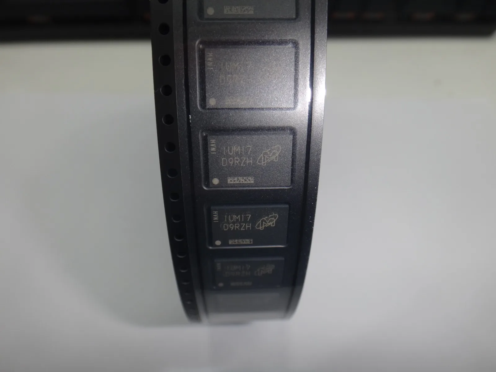 MT47H64M16 IC DRAM 1GBIT PARALLEL 84FBGA new and original Electronics Components electronic parts store MT47H64M16NF-25E:M