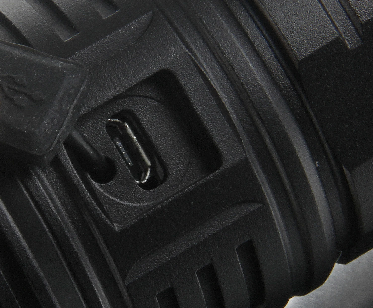 Hand LED Flash Torch Light Outdoor 2000 Lumen SST20  Waterproof LED   Camping Tactical Flashlight