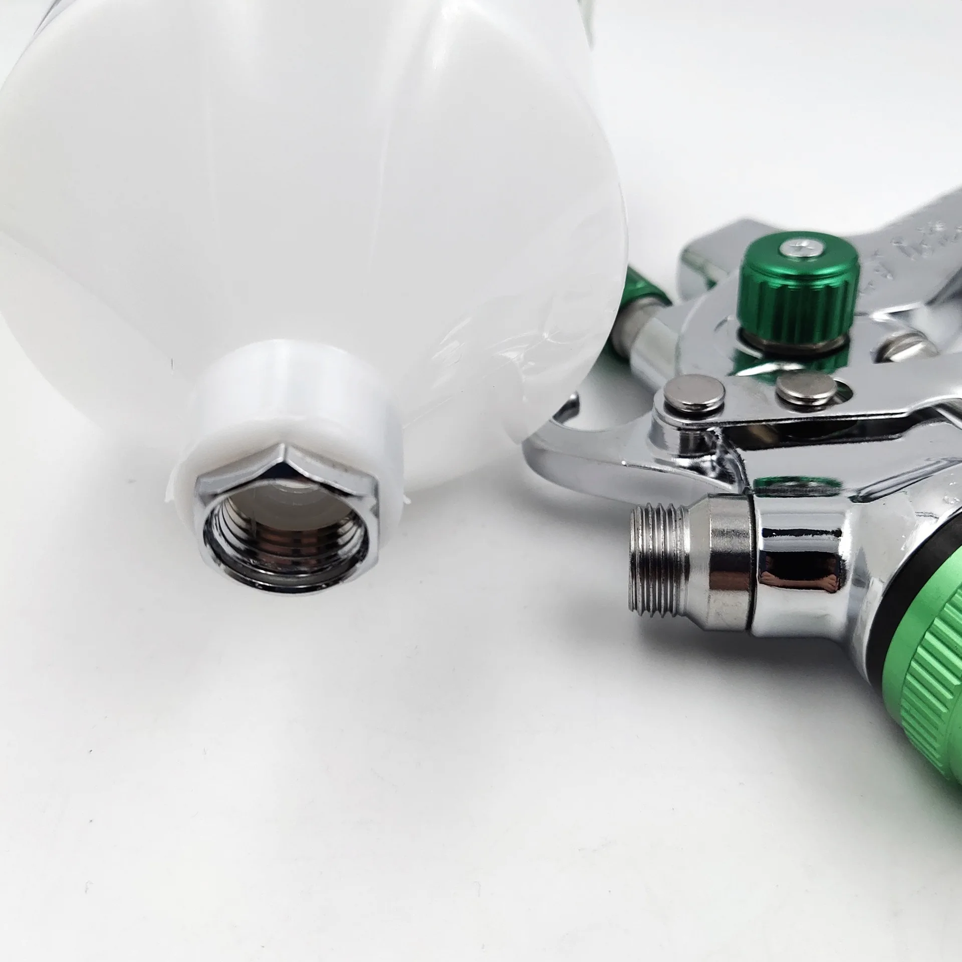 Best Professional Handheld 2mm 1.7mm 1.4mm Paint Spray Gun 600cc Car Painting Fine Detail Hvlp Air Spray Gun