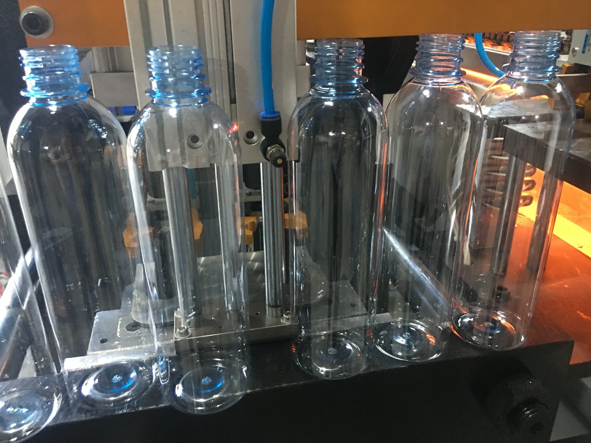 2000BPH 2cavity pet bottle blowing machine for plastic bottle