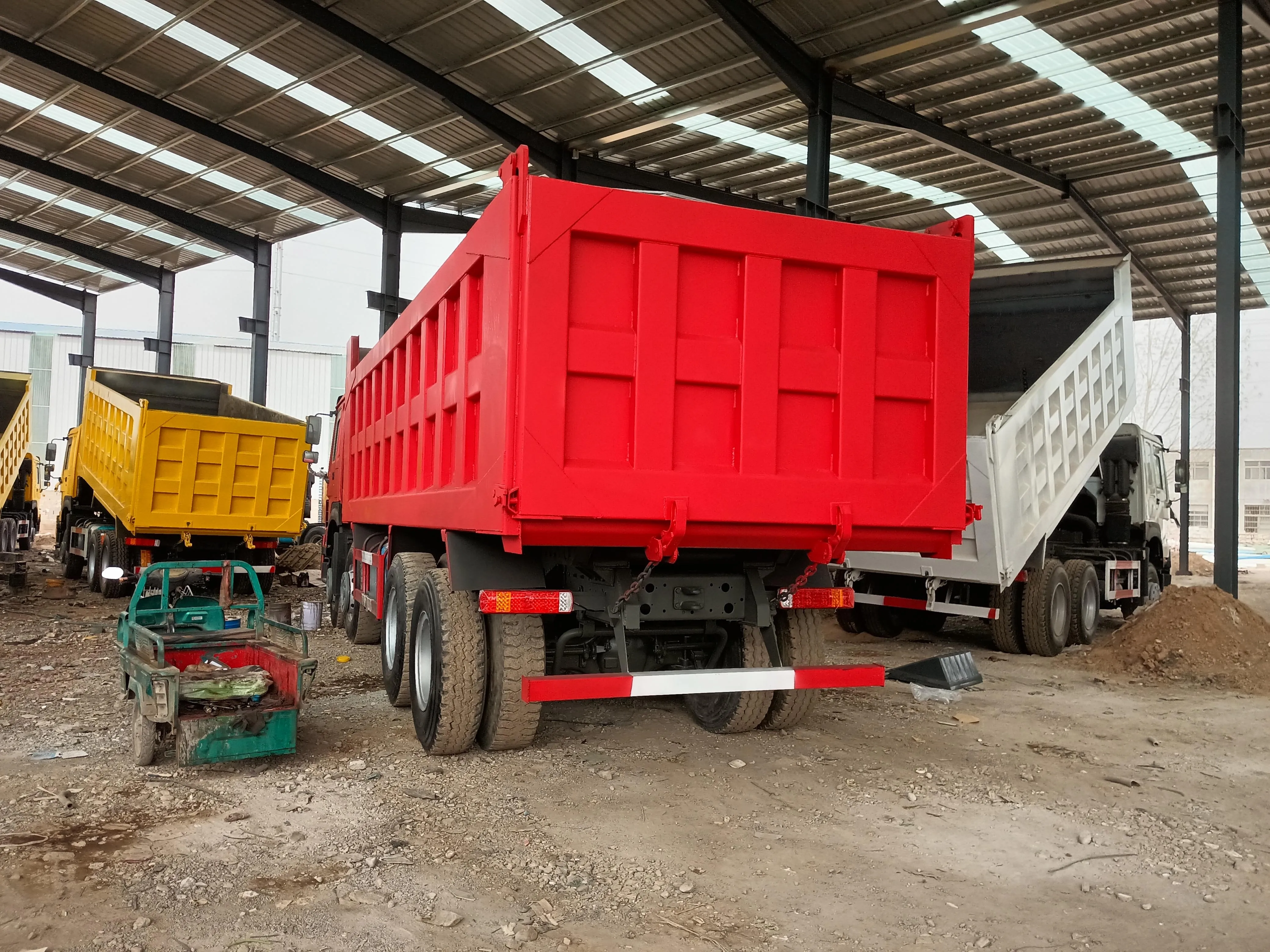 Sinotruk Howo 8x4 50t Dump Truck Left Hand Drive Used Construction Equipment 50ton 70ton Dump Trucks Tipper