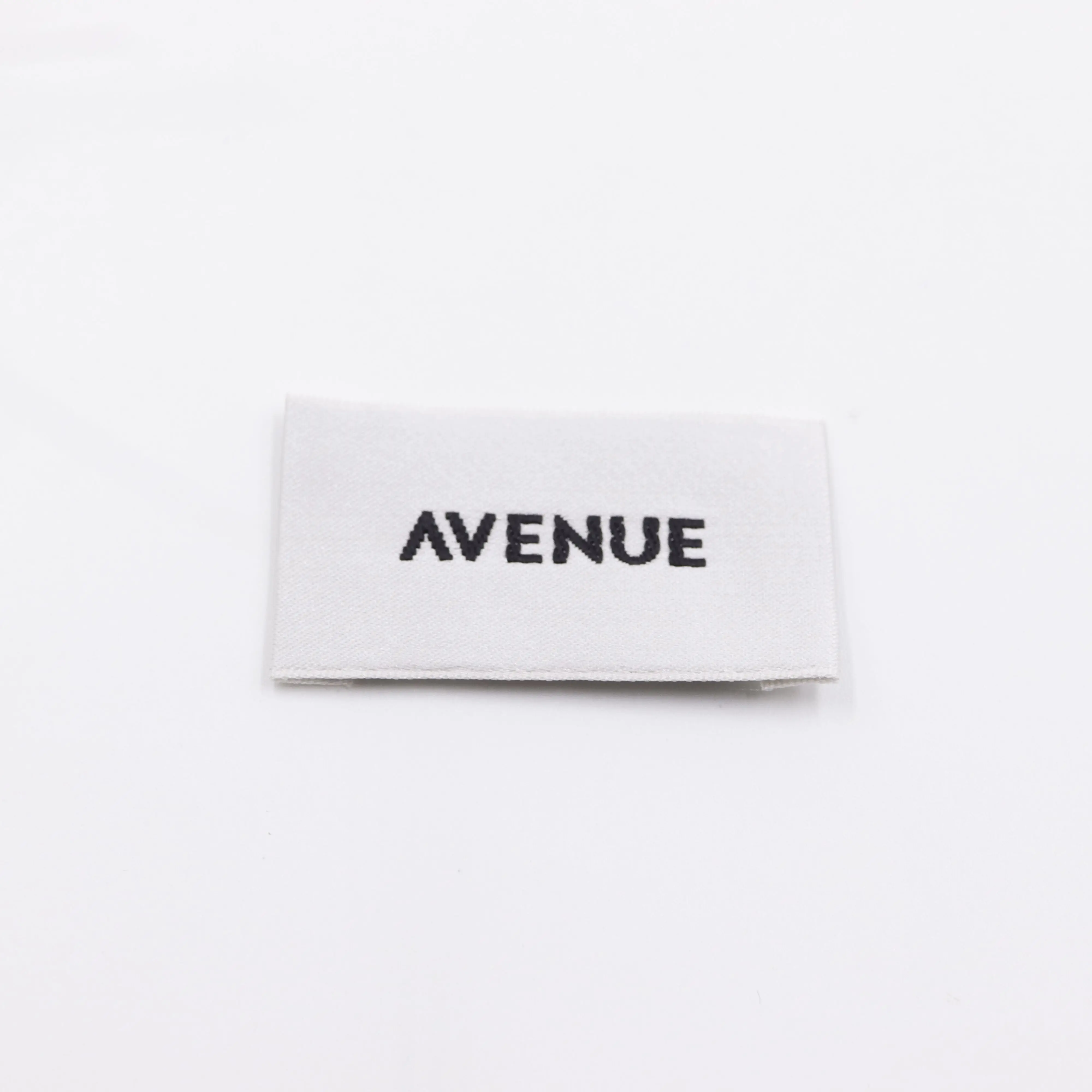 High Quality OEM LOGO White Satin Cotton Woven Label for Clothes/Coats/Hoodies/T-shirt/Sleepwear/Beanies Tag