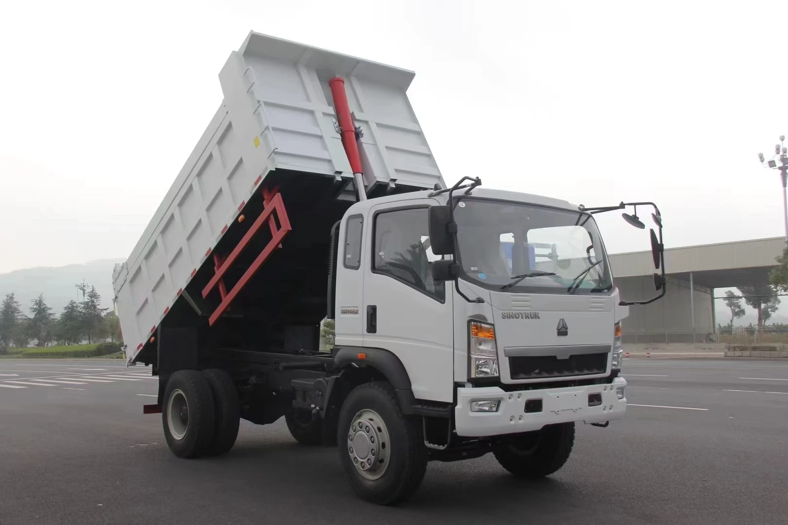 Sinotruk 5-10 ton 4x2 3-4m 120HP Mini Dump Truck 4x4 full drive light dump truck for sale