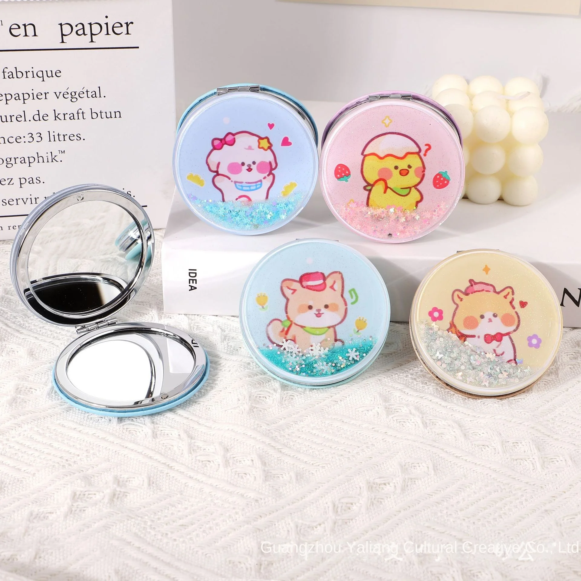 Creative Fashion LED Cosmetic Mirror Personalized Small Portable Beauty Mirror with Quicksand Mezzanine Box Packed