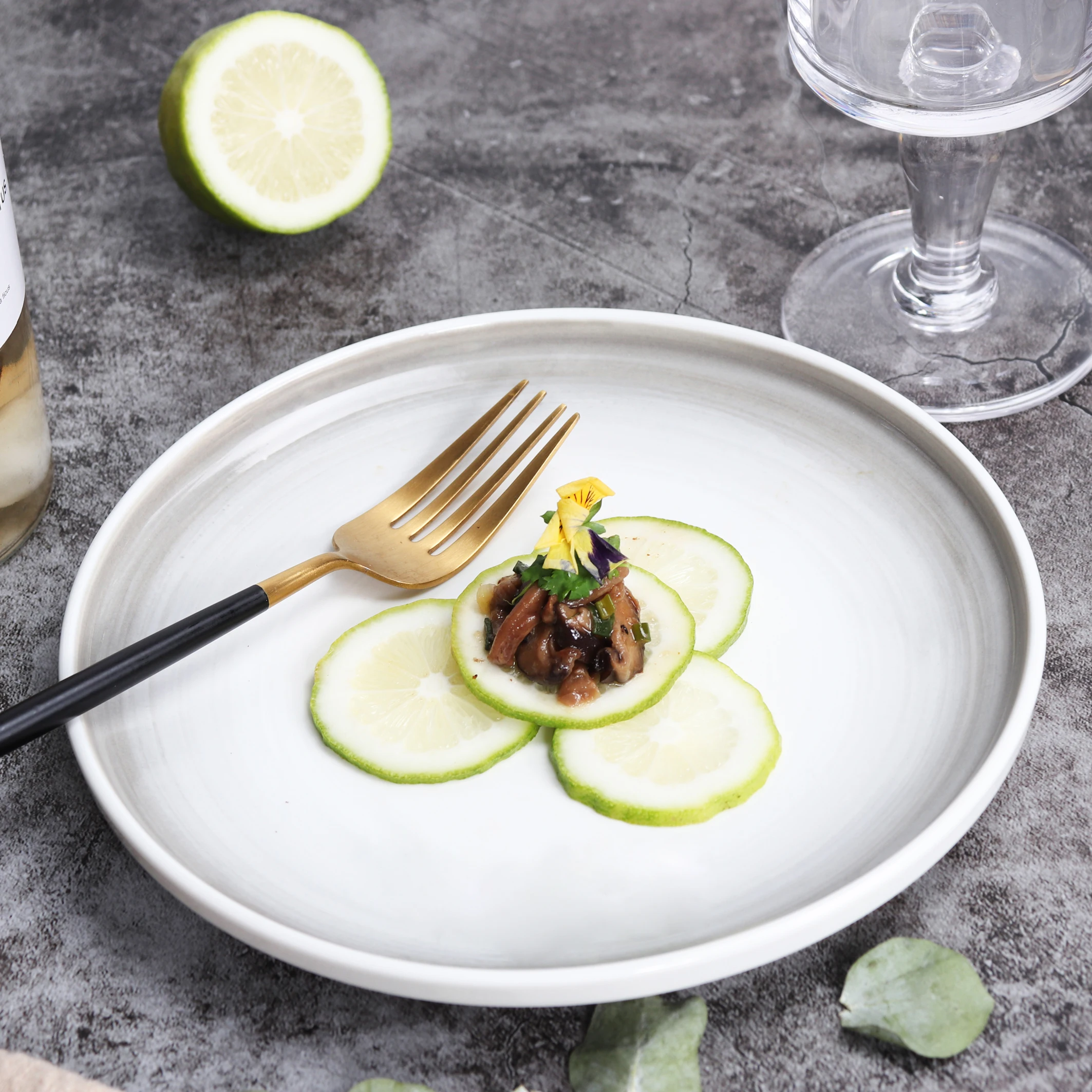 Пользовательские фарфоровые небьющиеся японские Ретро деревенские обеденные тарелки керамические круглые блюда посуда для ресторана