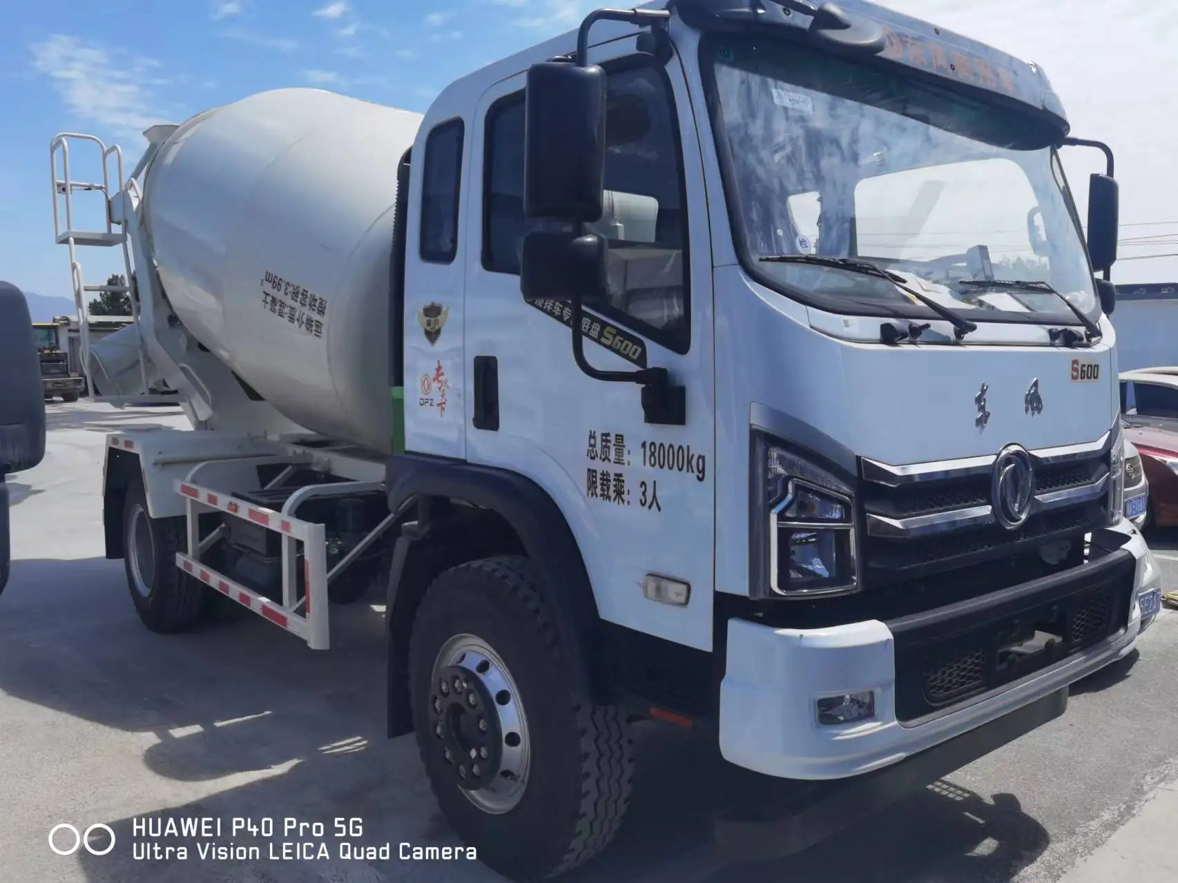 6 Cubic Meter Portable Concrete Mixer Truck For Sale With Self Loading System And Cement Transport Capacity