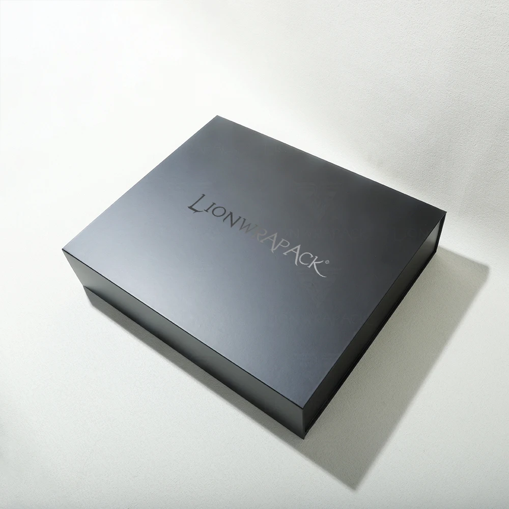 Lionwrapack Free Samples Custom Logo Folding Paper Gift Boxes set Eco-Friendly Recyclable for Clothing  Packaging with Dust Bag