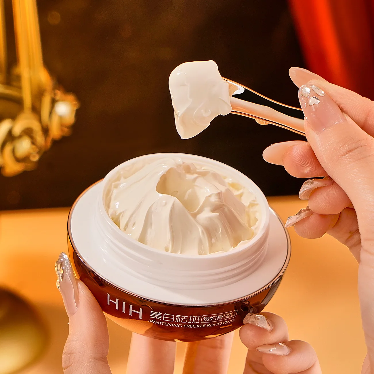 New Whitening Moisturizing Moisturizing Lifting and Smoothing Black Lady Cream Face Cream