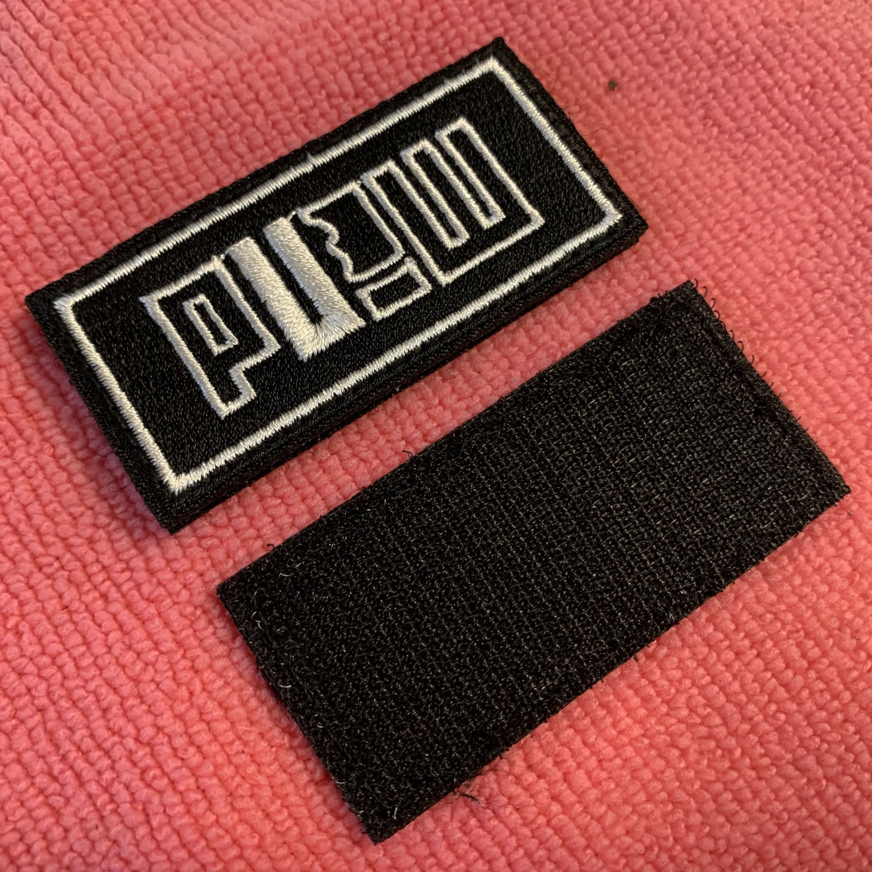 Eco-friendly new design 3D pull logo embroidery patch with hook backing,removable hook&loop backing twill embroidery tag for cap