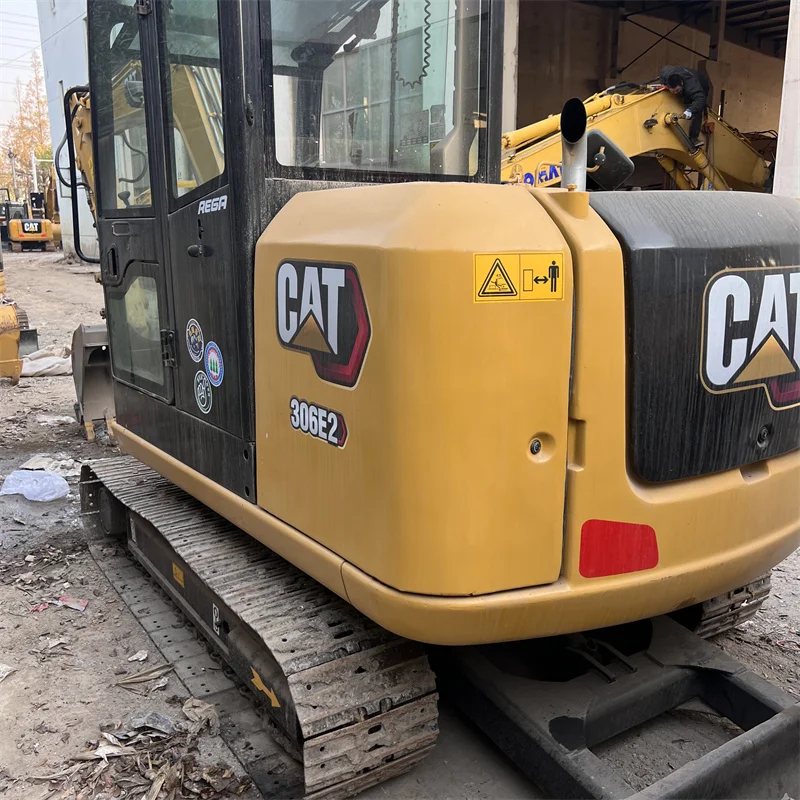 Гусеничный мини-экскаватор японского производства Caterpillar 306E2/306 с оригинальным комплектом трубопроводов и держателем для большого пальца