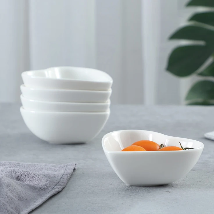 Customized decorative heart shape white popcorn custom  ceramic dessert snack serving bowls