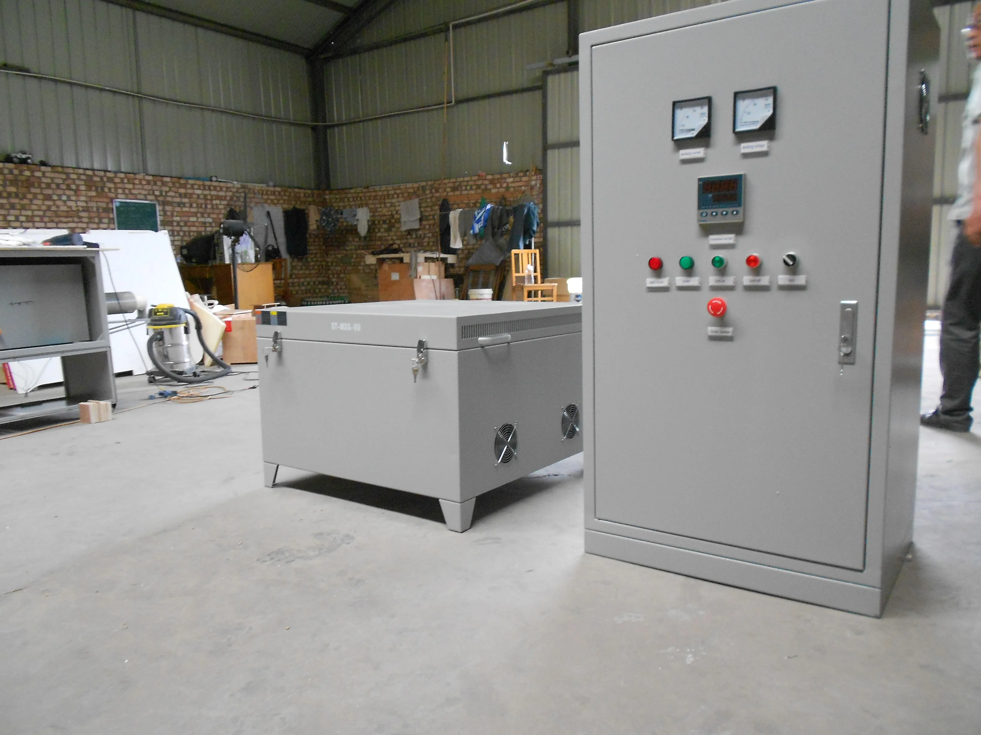 1600C Electric Crucible Melting Furnace glass melting furnace with Funnel Alumina Crucible