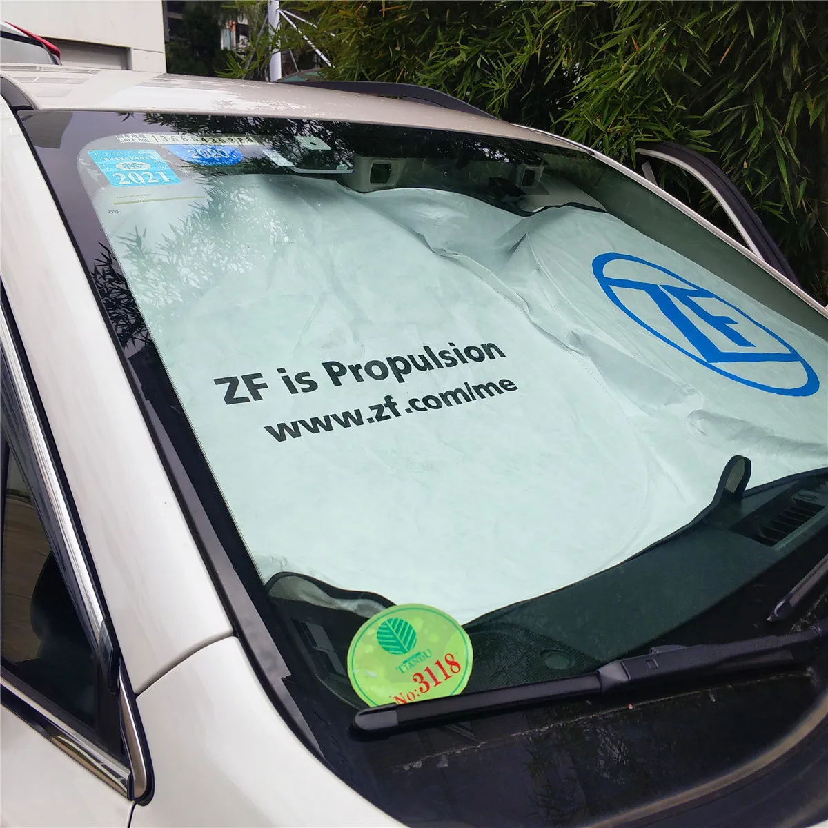 Logo Customized White Tyvek Front Window Sunshade With Pouch Bag