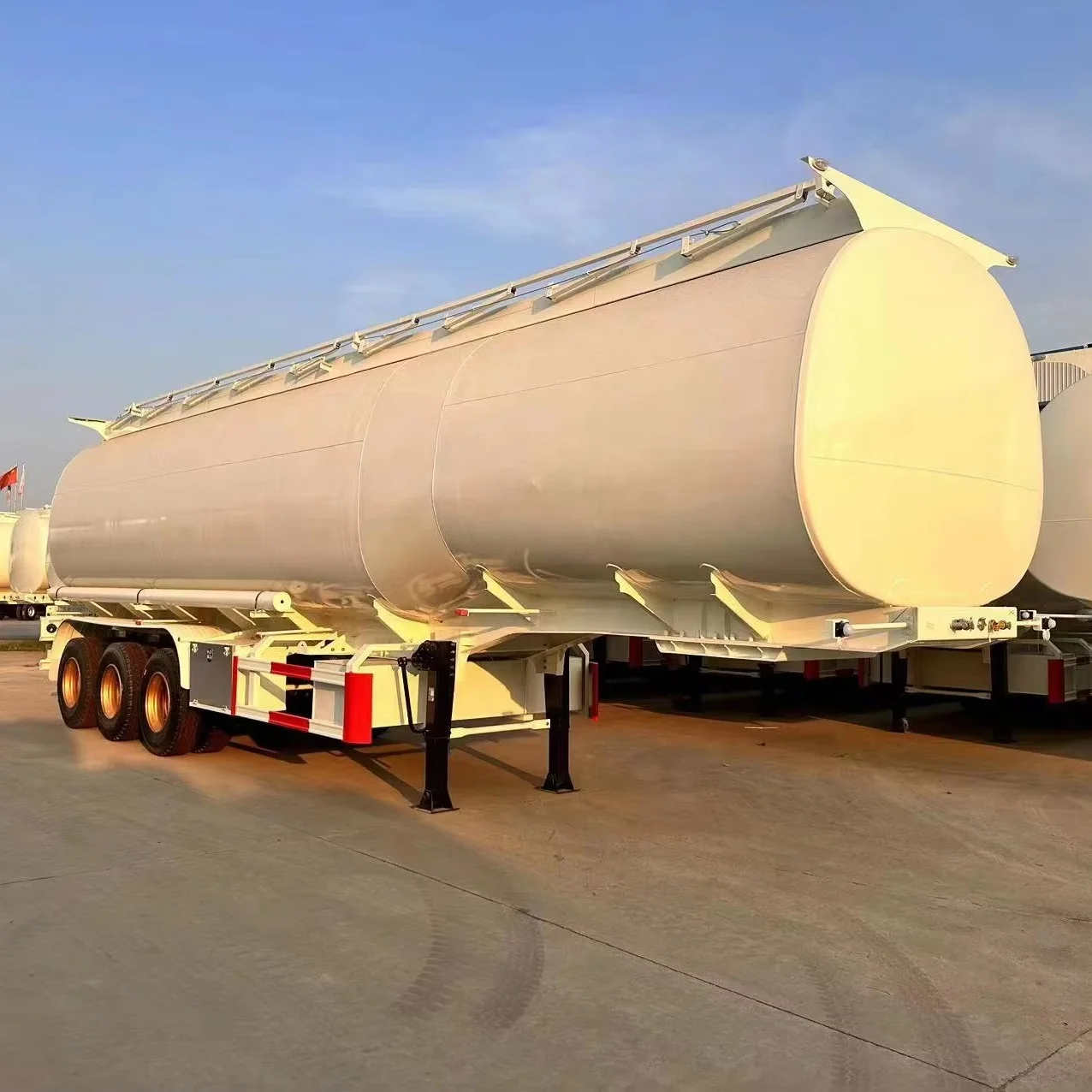 3 AXLES Oil Fuel diesel Tanker semi trailer Truck Howo 34000 40000 60000 Liters Tank Truck Semi-trailer Gasoline Tanker Trailer