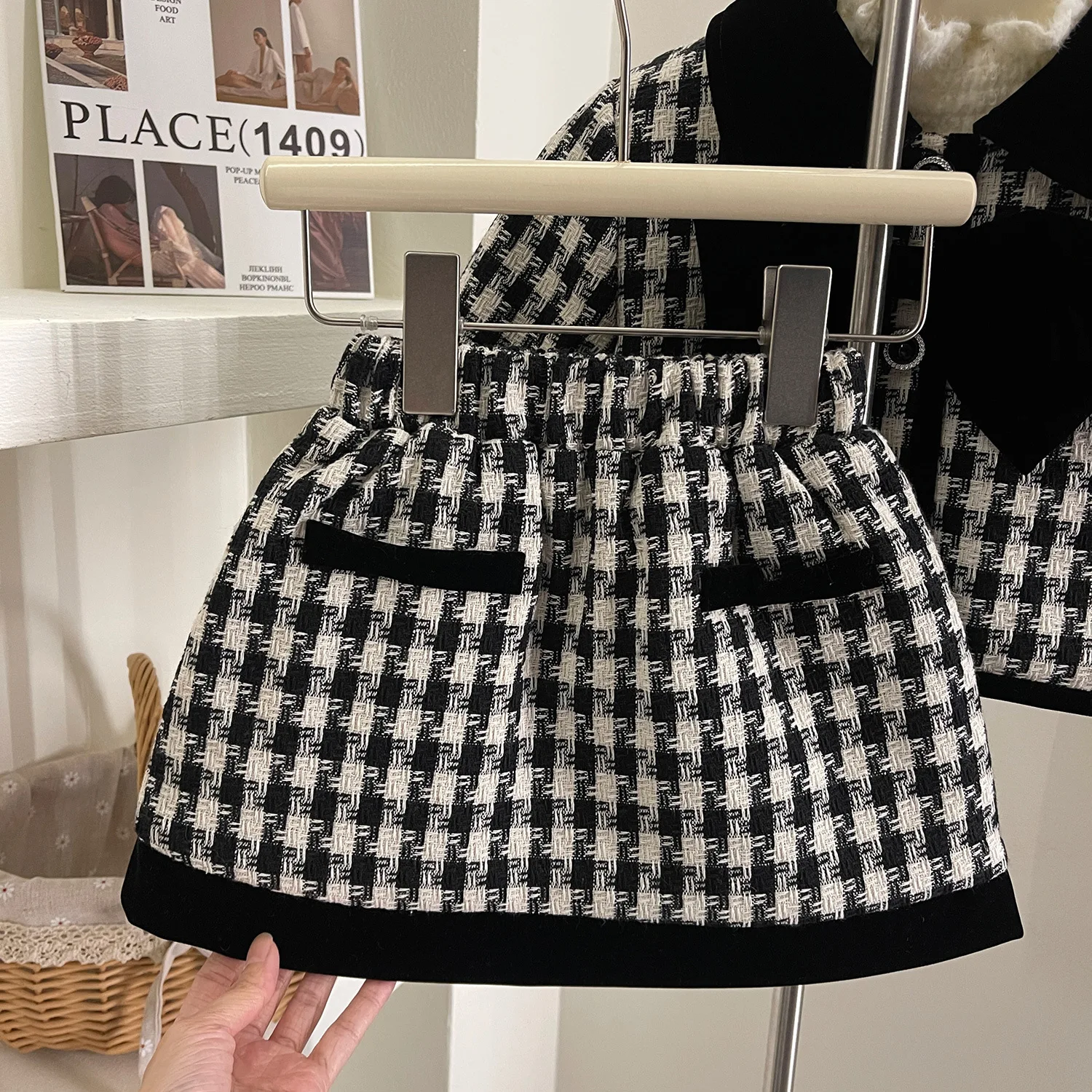 Новая Милая зимняя утепленная черная белая клетчатая короткая куртка с бантами + юбка комплект одежды из 2 предметов От до 7 лет