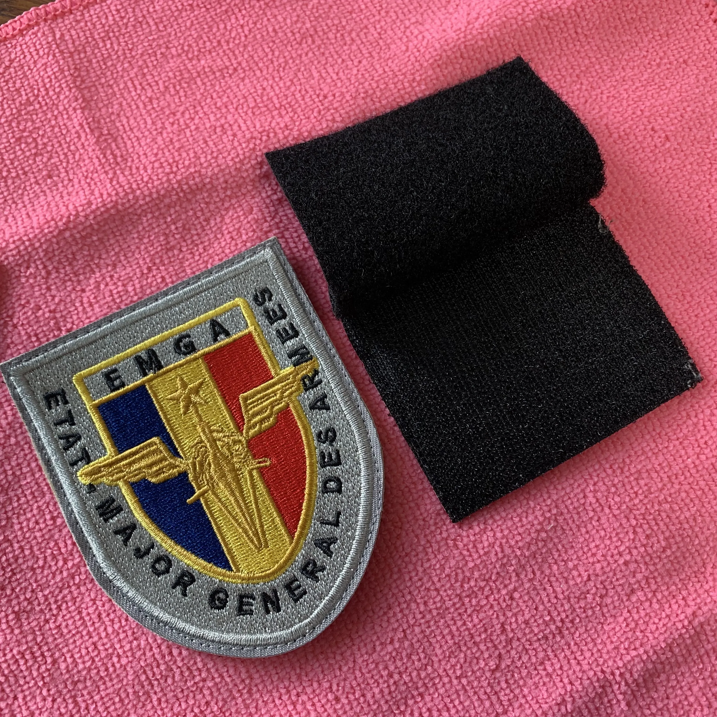 Eco-friendly new design 3D pull logo embroidery patch with hook backing,removable hook&loop backing twill embroidery tag for cap