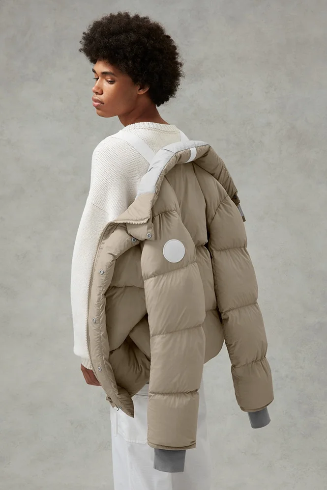 Hight quality  goose duck down black  custom Logo brand  hooded  outdoor unisex nylon bubble coat glossy shiny puffer jacket men