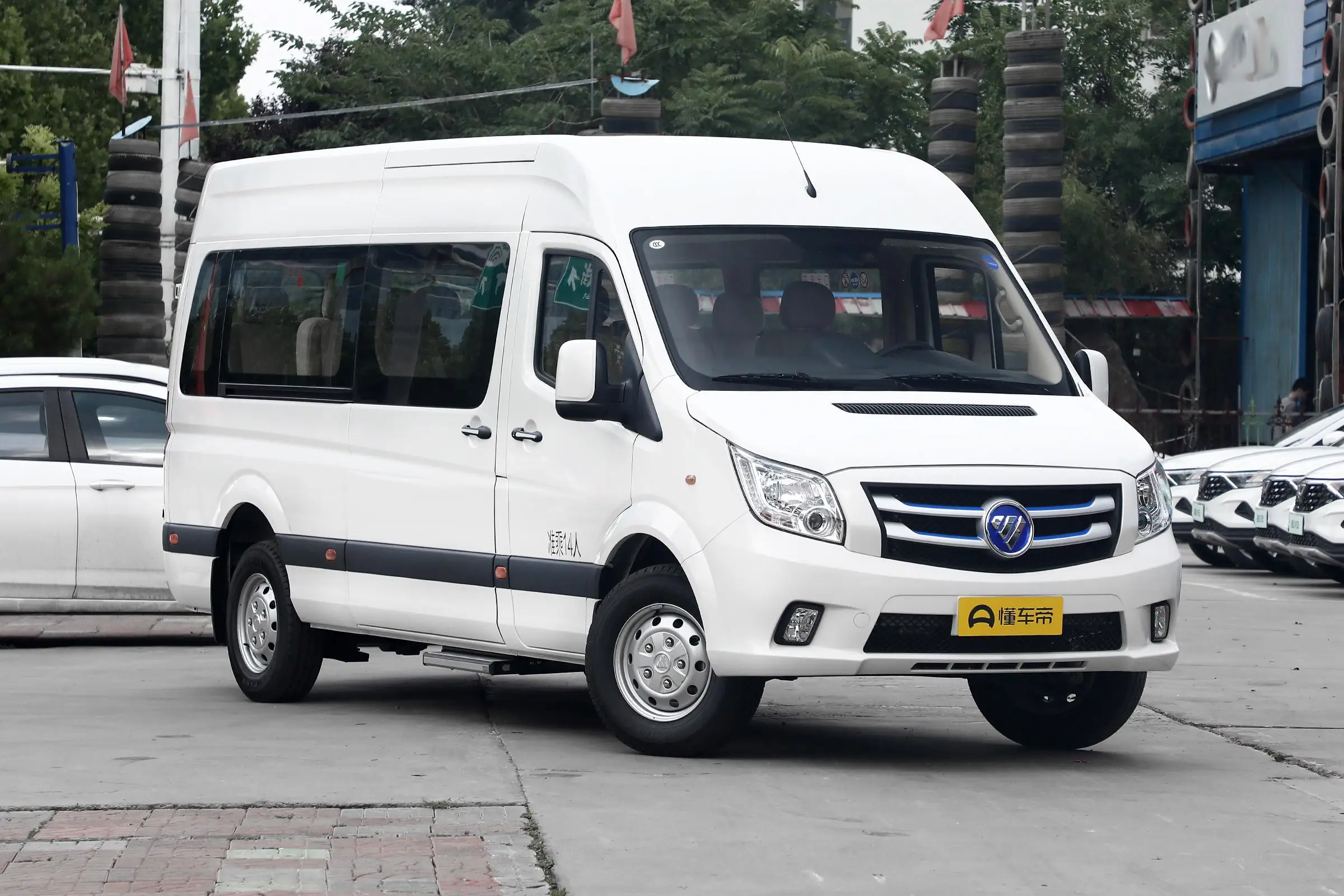 Luxury Minivans Large Loaded Futon Toano Minivan Electric Car Minivan China Mini van for sale