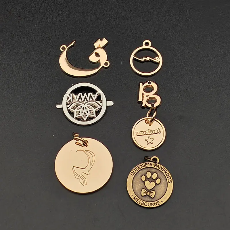 Low MOQ Round Gold Zinc Alloy Name Bracelet Charm Custom Brand Logo Metal Pendant for Jewelry