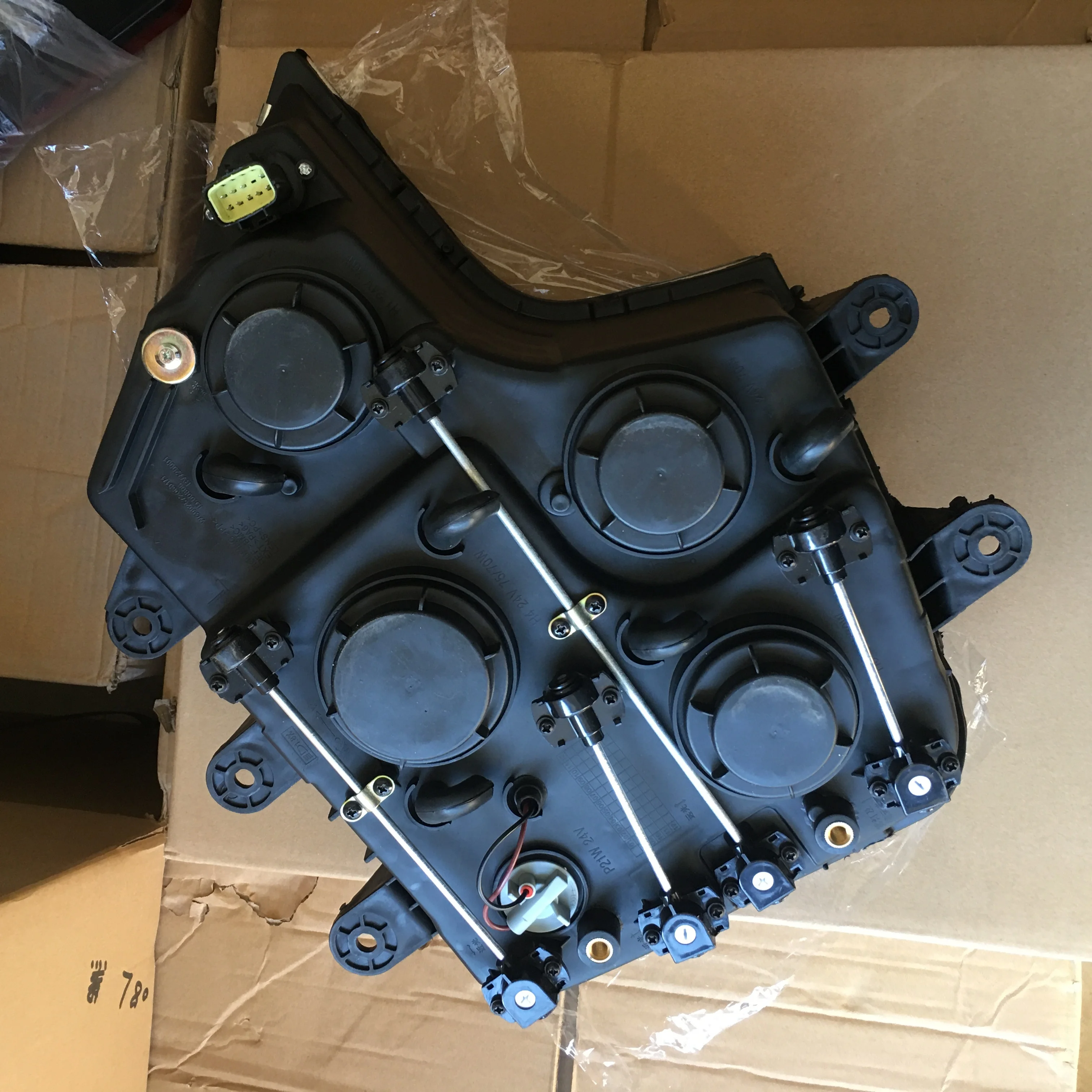 Heavy Truck Headlight WG9925720002 for SINOTRUK HOWO A7