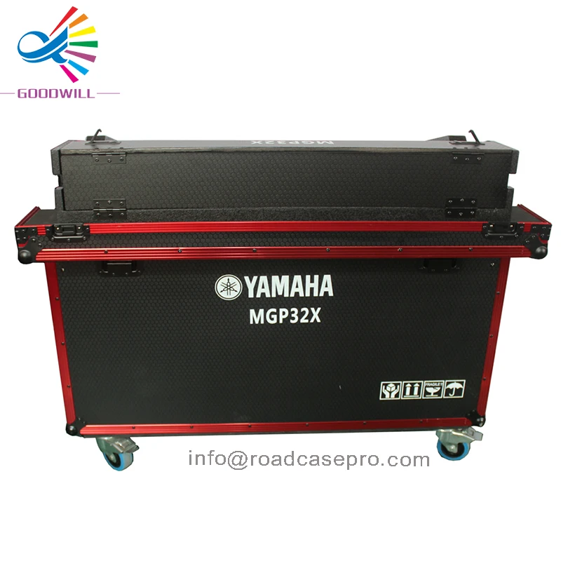 Откидной чехол с красной алюминиевой полосой Yamaha MGP32x