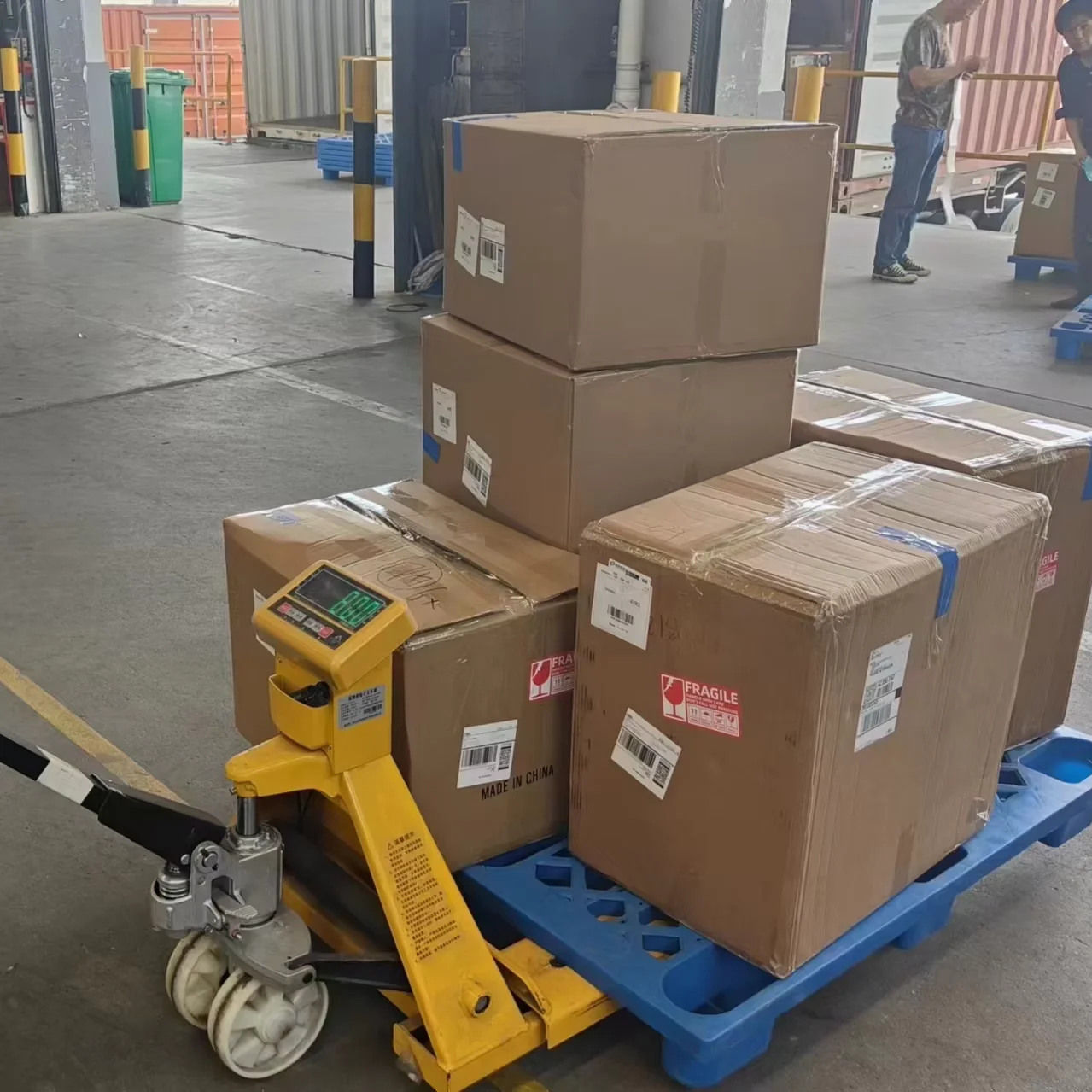 FBA Amazon Express  service shipping agent freight forward cargo UPS FEDEX DHL Aramex  from china to DUBAI/UK/Poland Worldwide