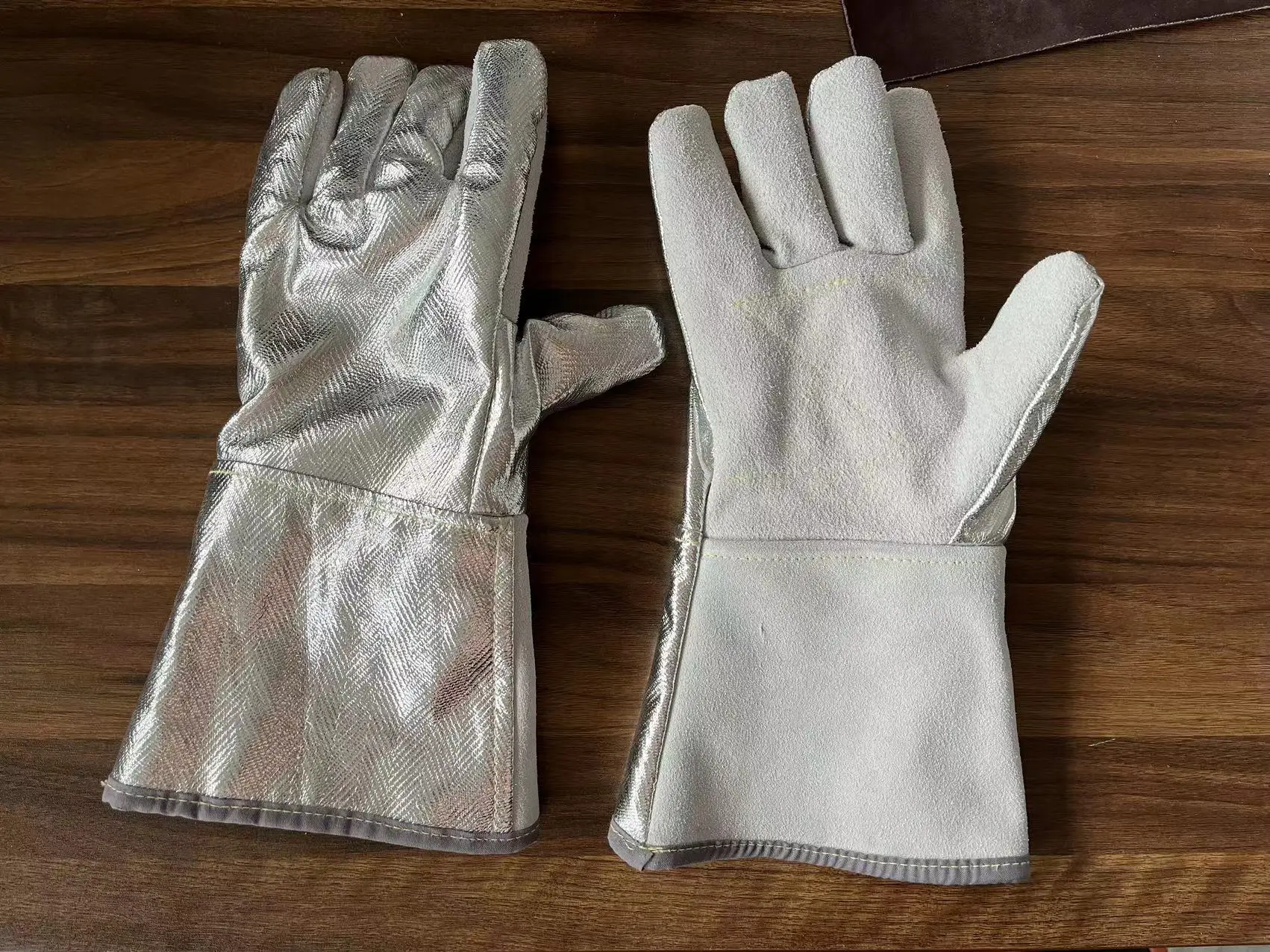 factory hot sale anti-radiant heat Aluminum safety gloves