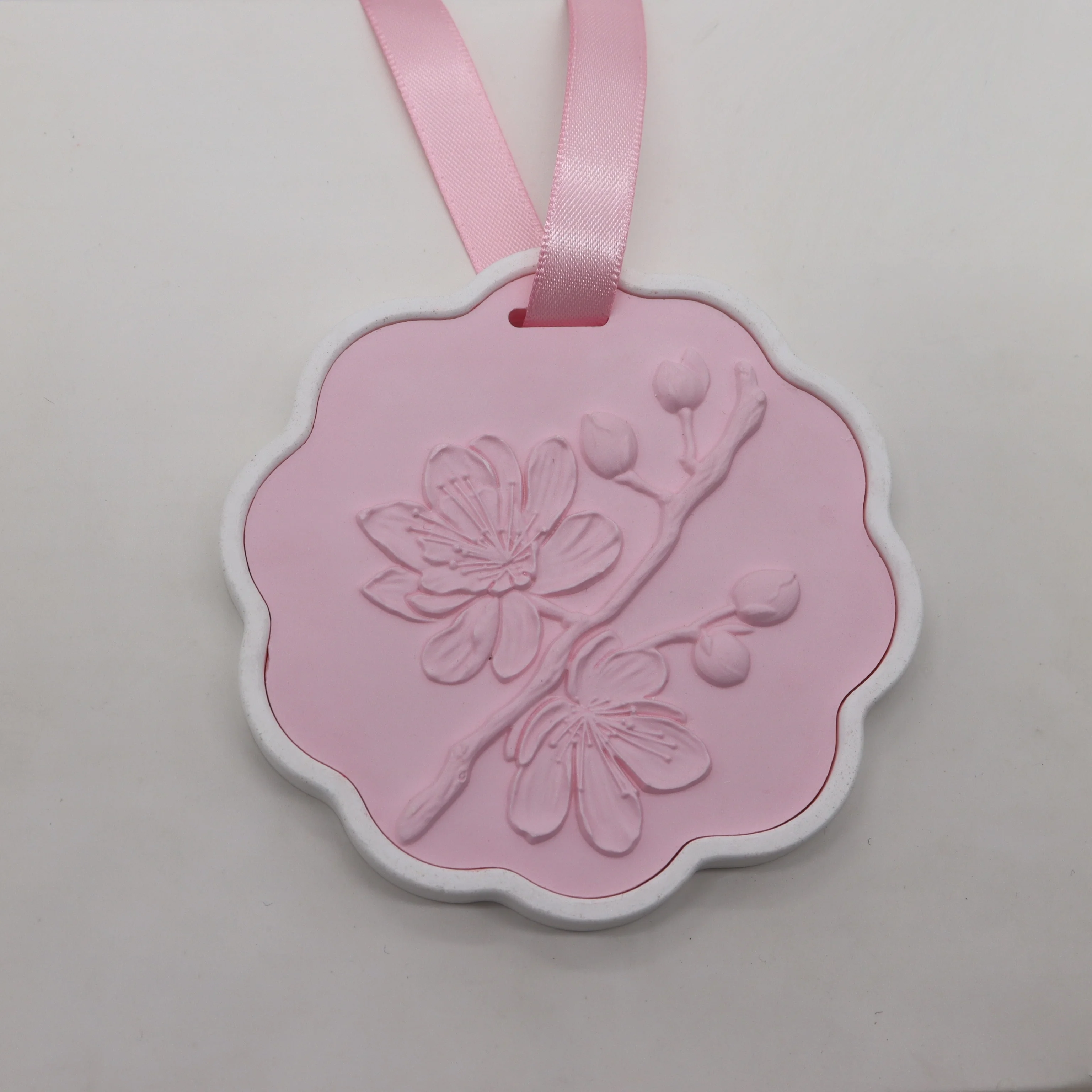 Novelty Ceramic Flower Shaped Gift Home Car Air Freshener Hanging Scented Aroma Fragrance Oil Stone Diffuser