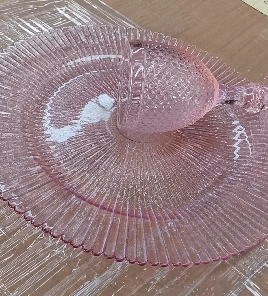 INT Tableware multi colored glass wedding charger plate scalloped ray embossed chargers decoration for wedding