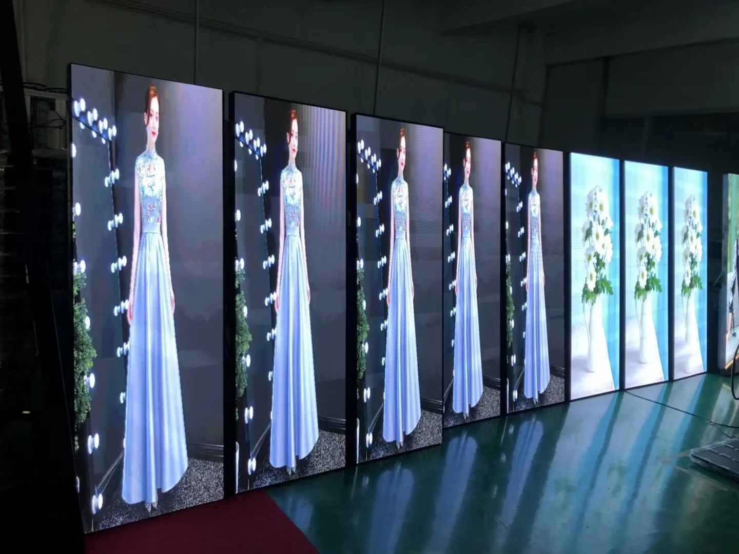 Store specific LED P2.5 advertising screen poster screen ultra-thin asynchronous control